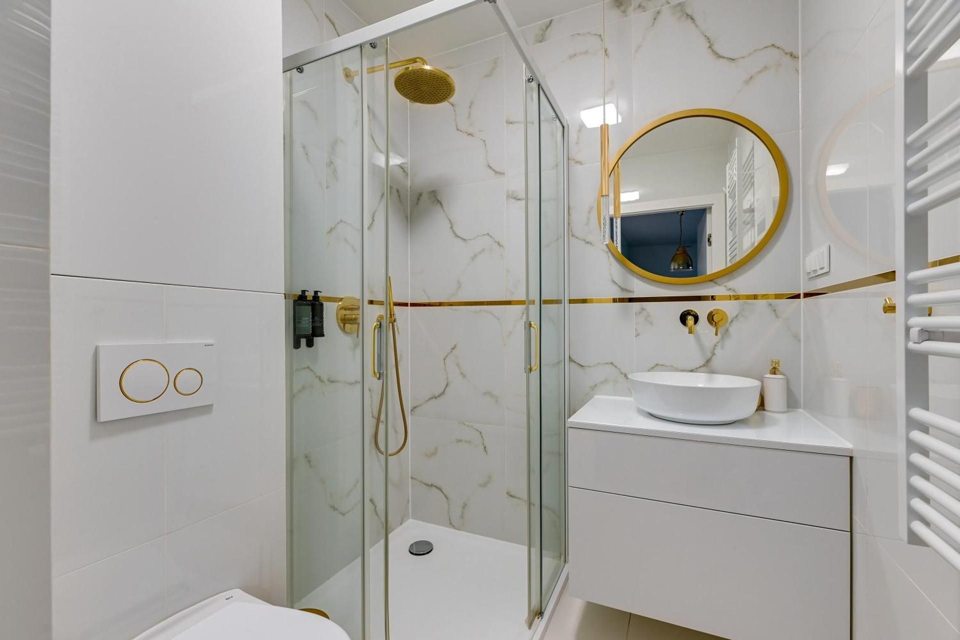 Deluxe One-Bedroom Apartment