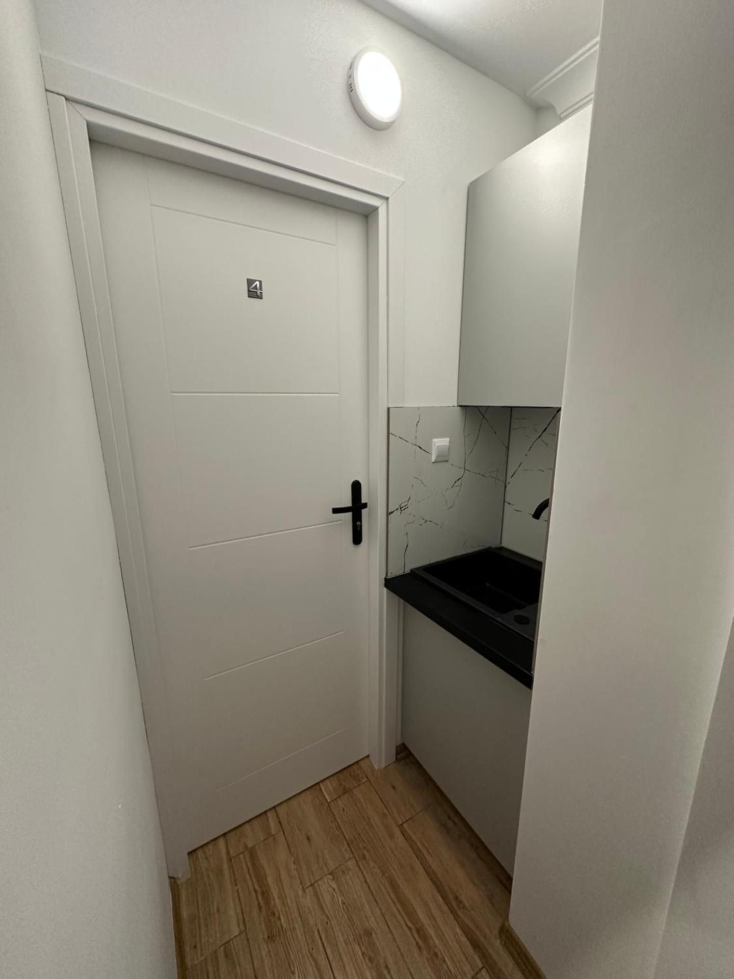 Rooms4Less