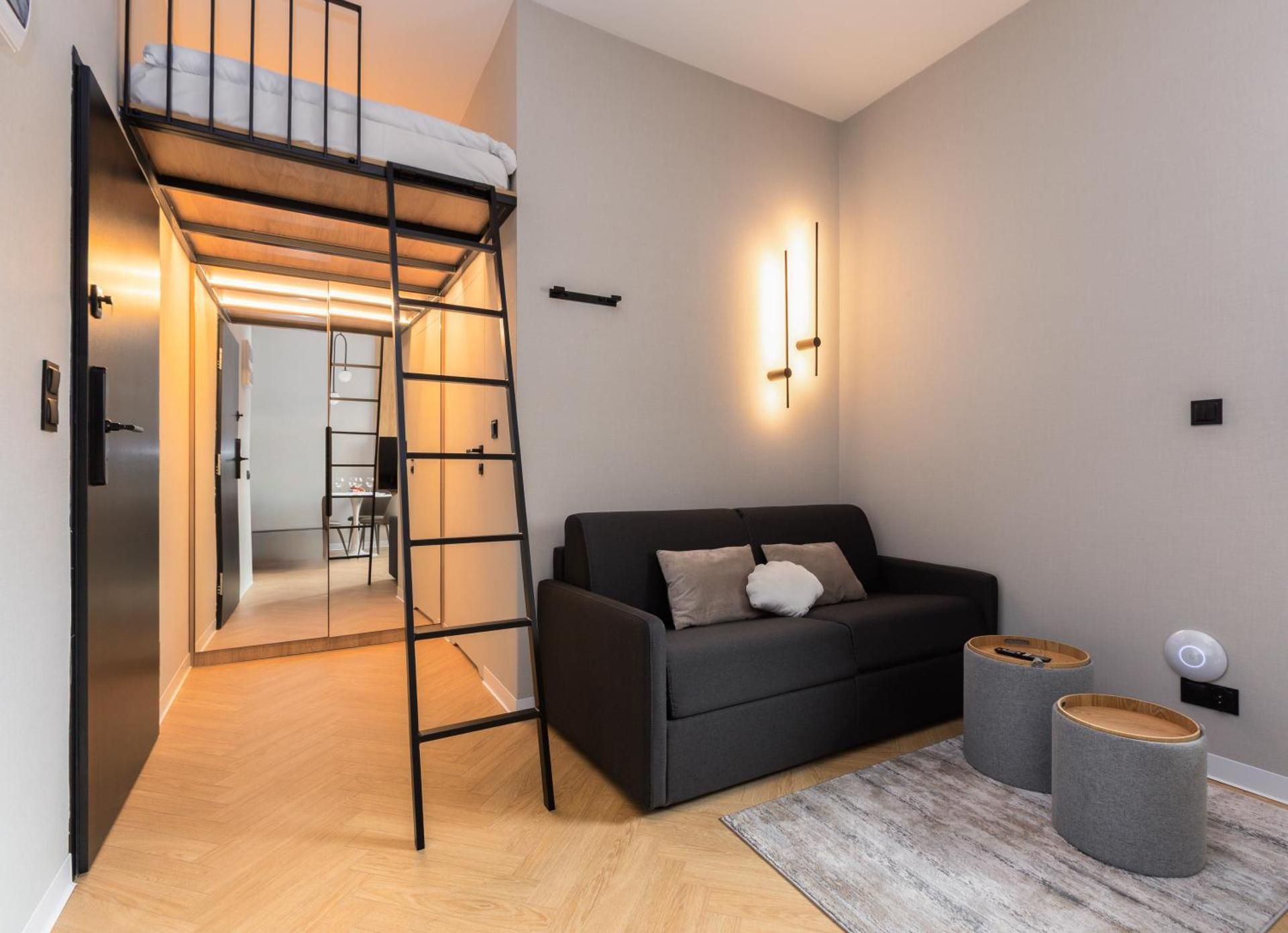 DELUXE APARTMENT