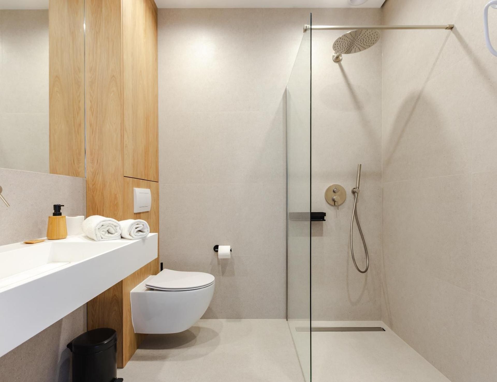 Superior One-Bedroom Apartment