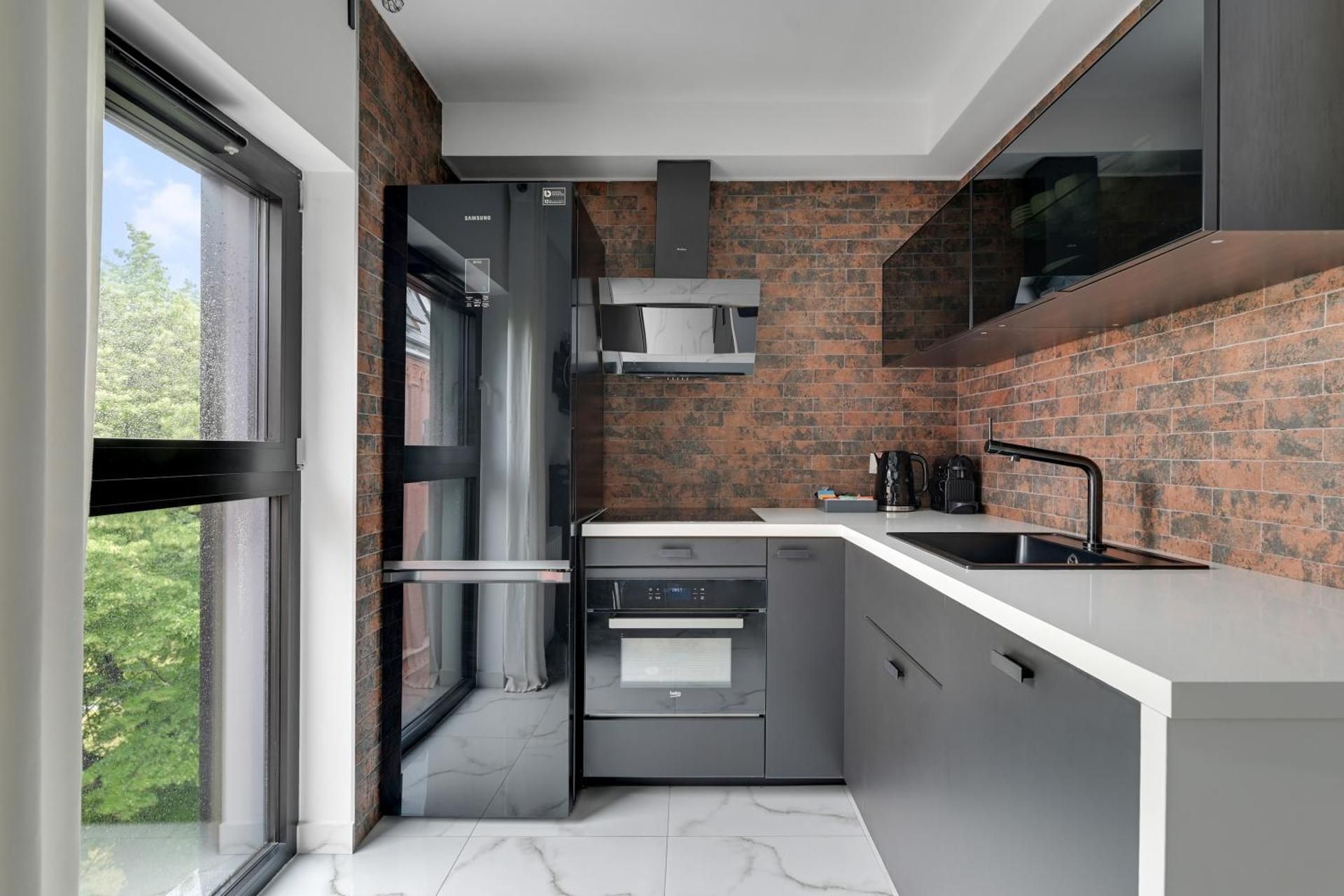 Deluxe One-Bedroom Apartment