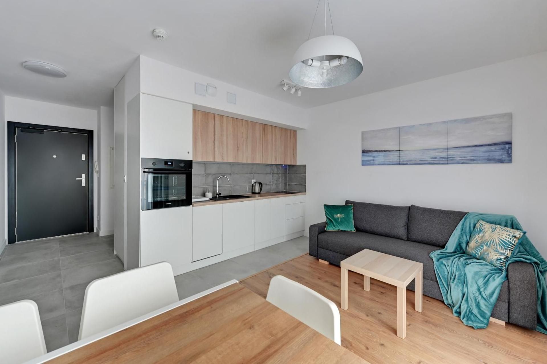 One-Bedroom Apartment with Balcony (parking)