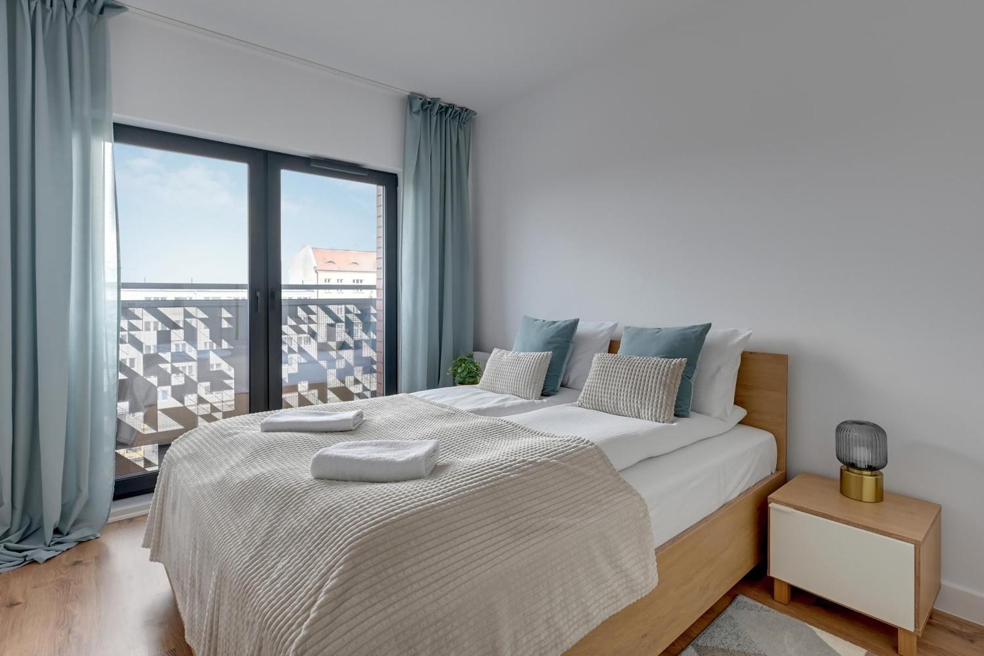 One-Bedroom Apartment with River View (parking)