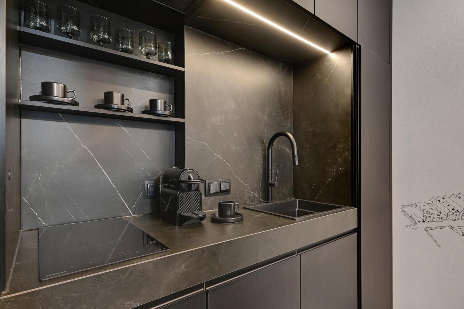Deluxe One-Bedroom Apartment