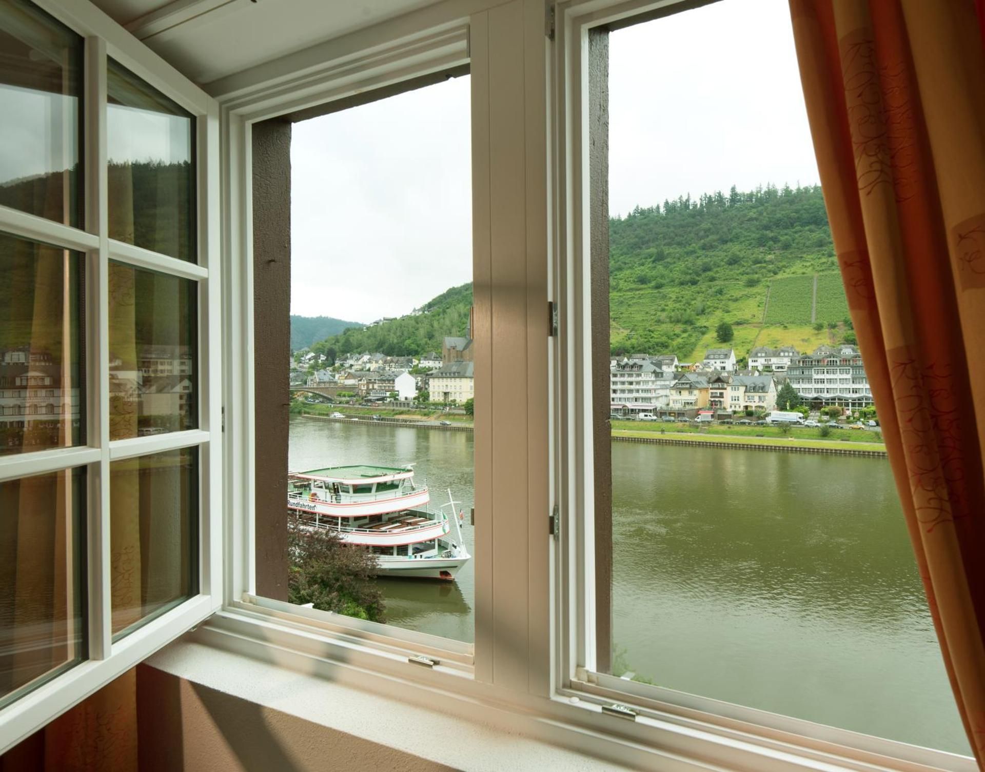 Comfort Single Room with river view