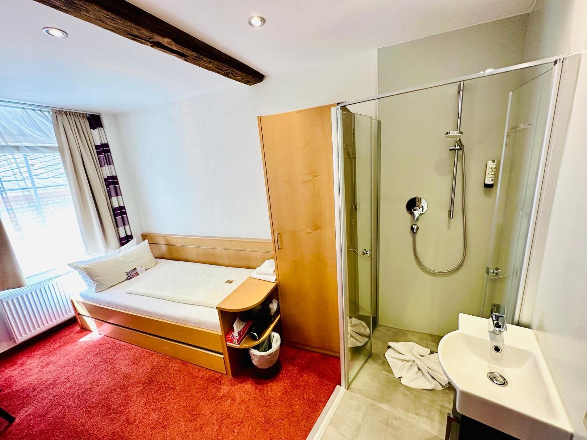 Single Room with Shared Toilet