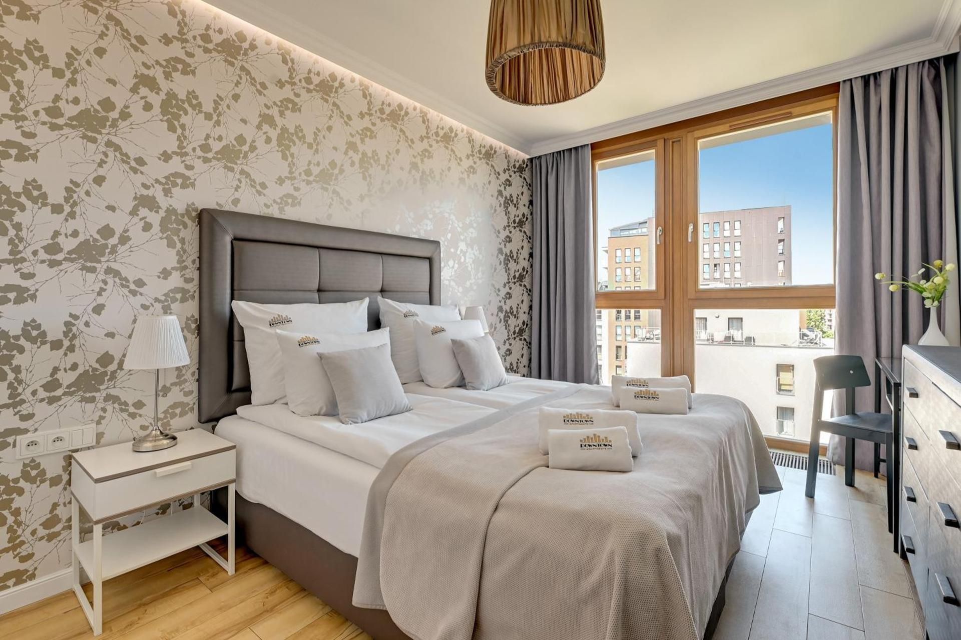 One-Bedroom Apartment with Balcony