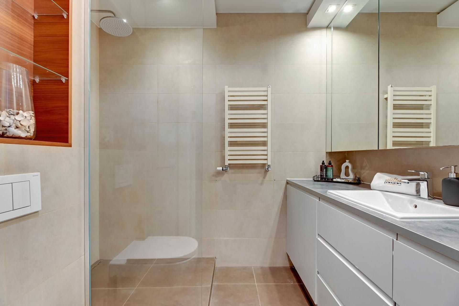 One-Bedroom Deluxe Apartment