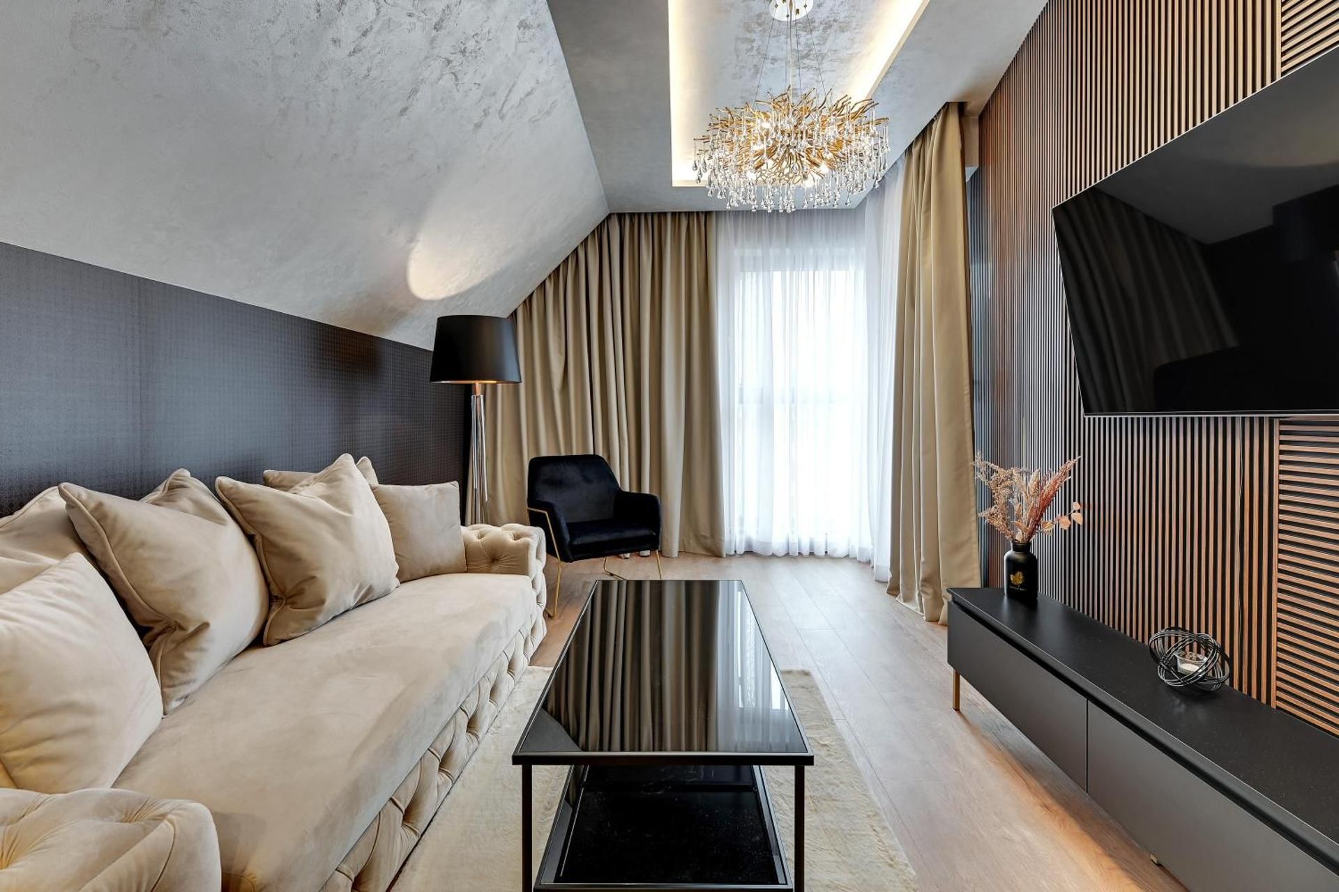 DELUXE APARTMENT