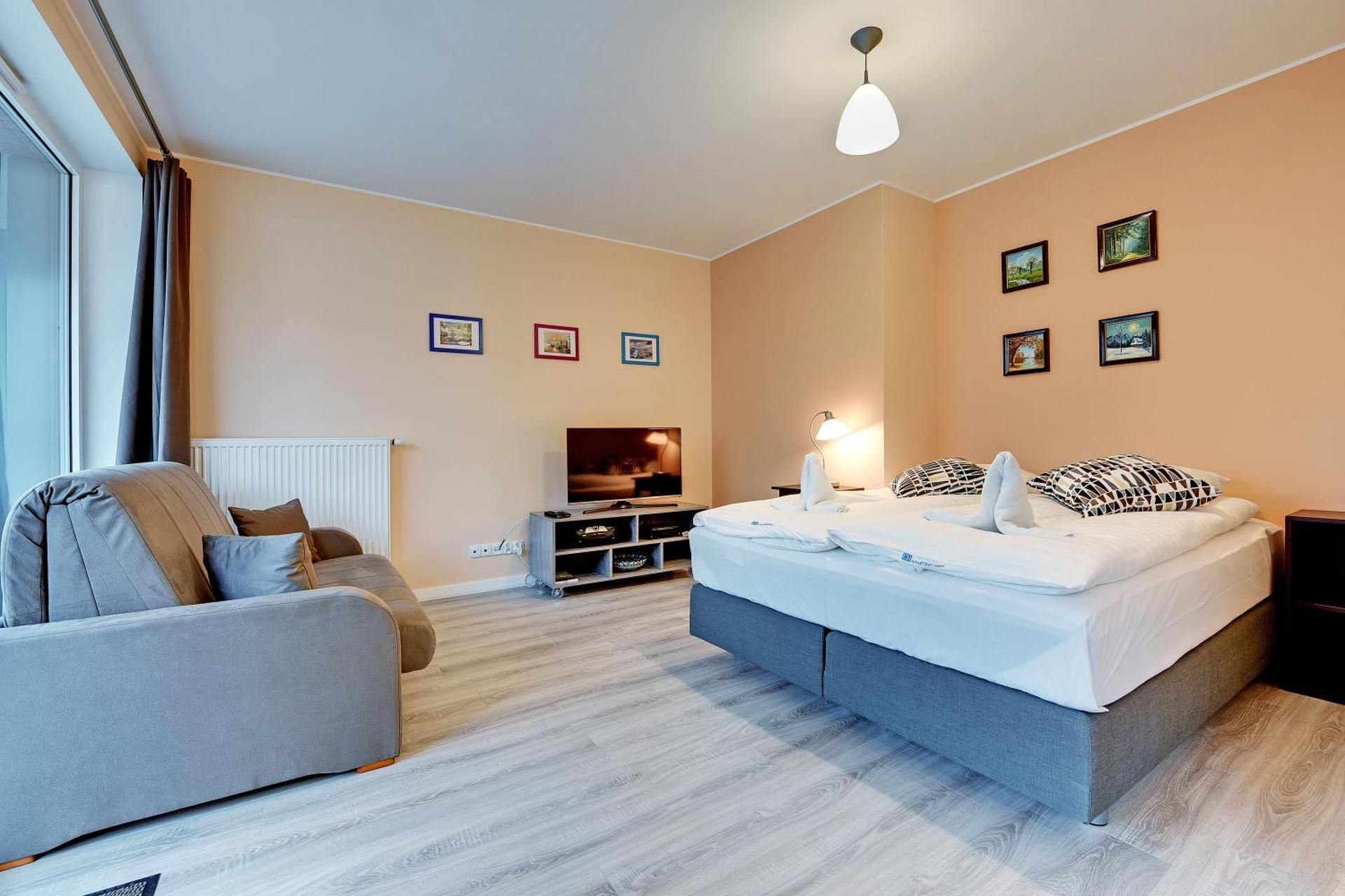 Studio Apartment with Balcony and Parking