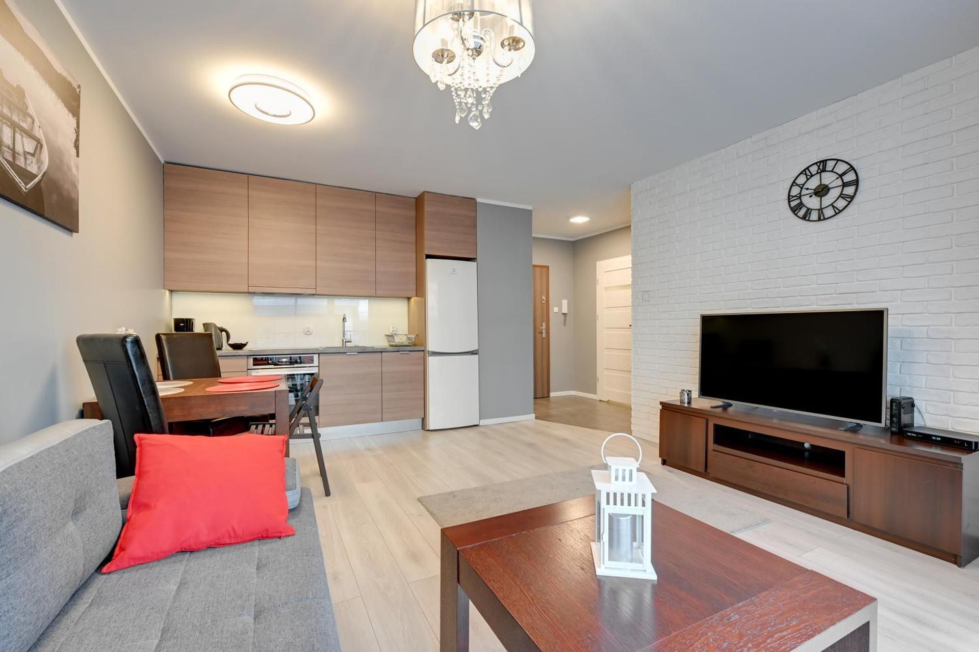 One-Bedroom Apartment with Balcony and Parking (4 Adults)