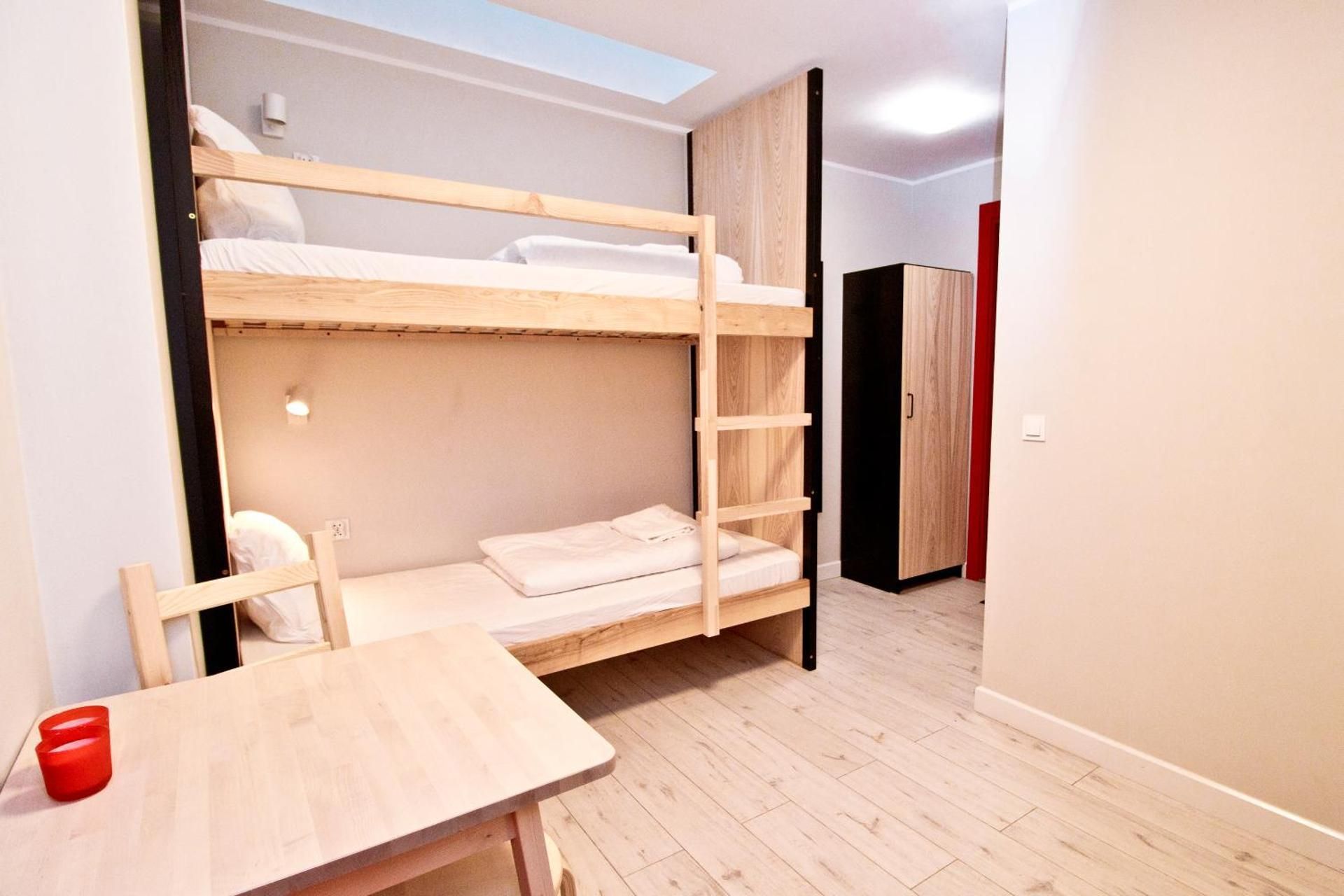 Bed in 6-Bed Dormitory Room with Private Bathroom 