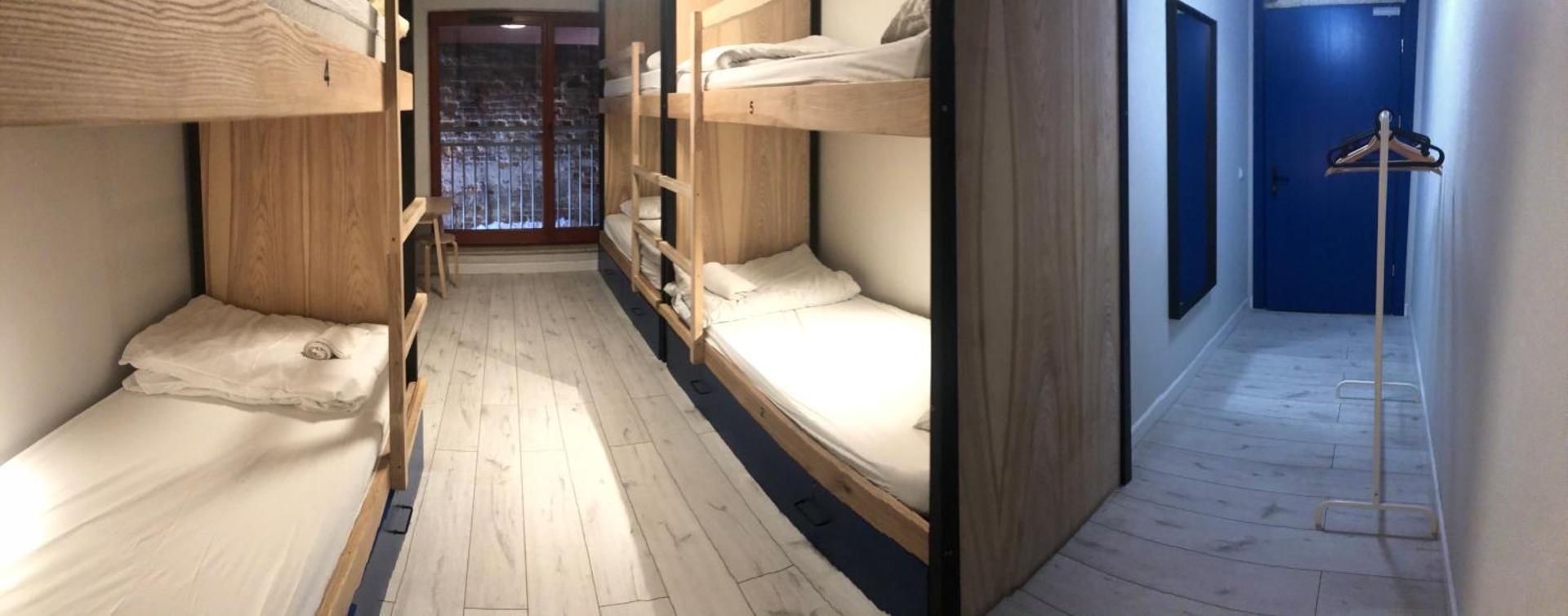 Bed in 6-Bed Dormitory Room with Private Bathroom 
