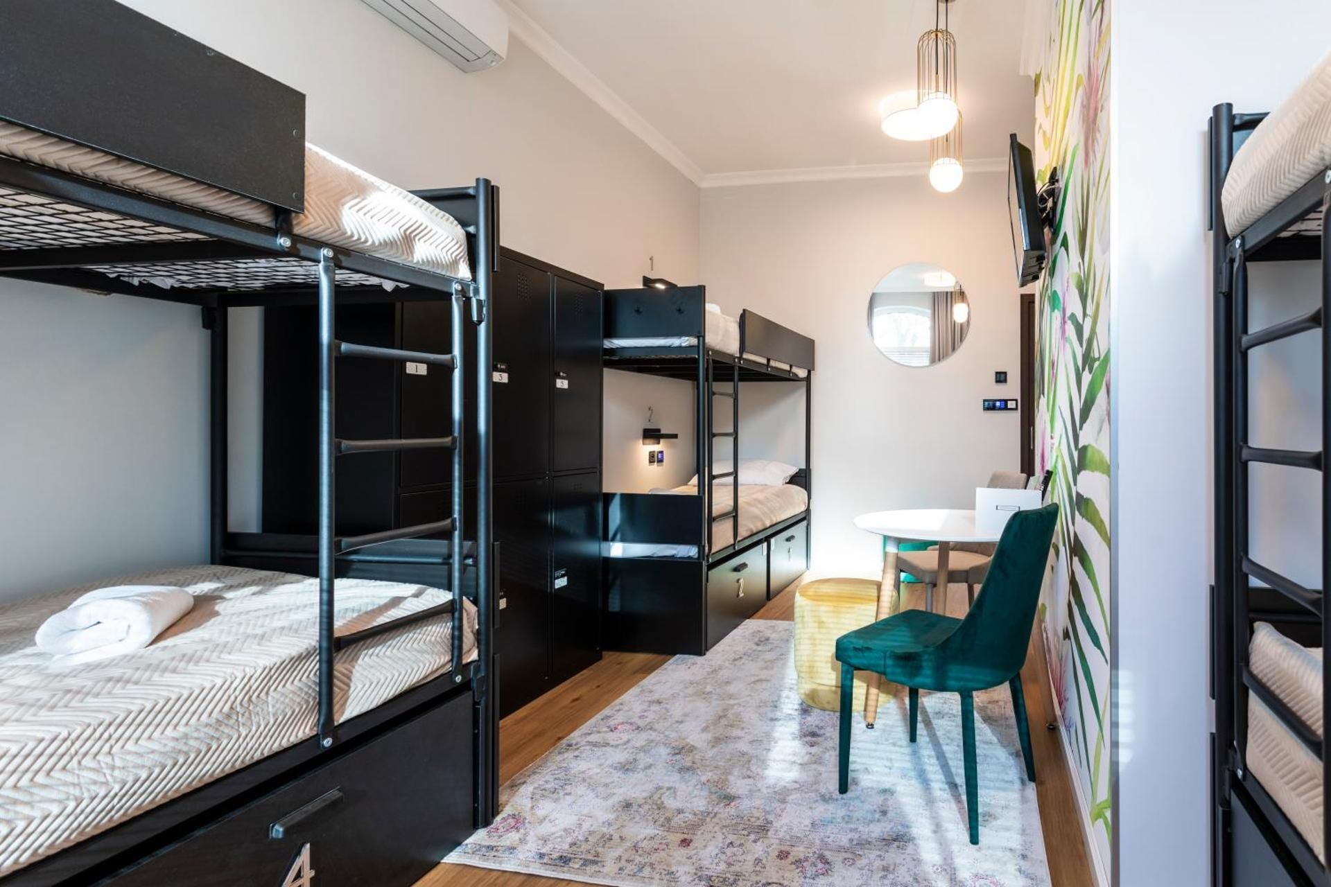 Bed in 6-Bed Mixed Dormitory Room