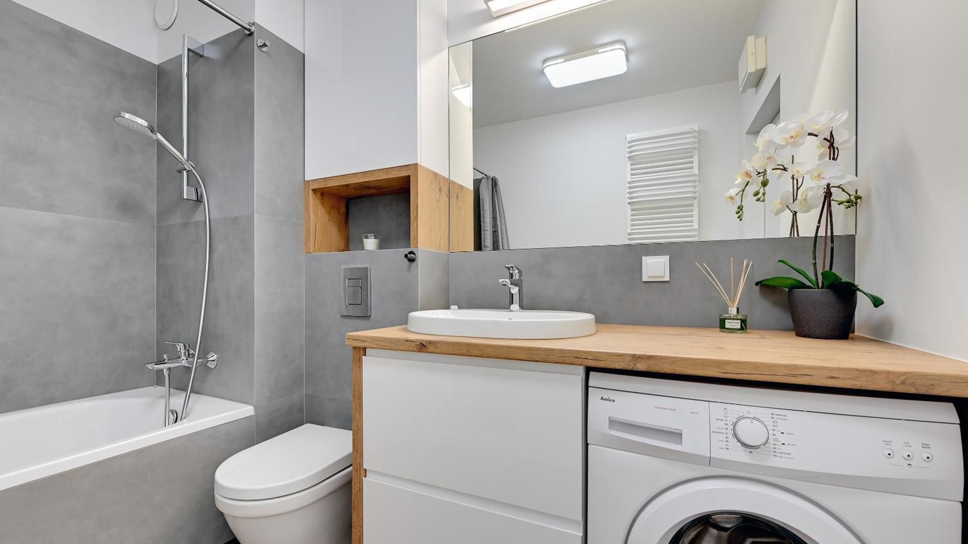 Deluxe Two-Bedroom Apartment with Balcony