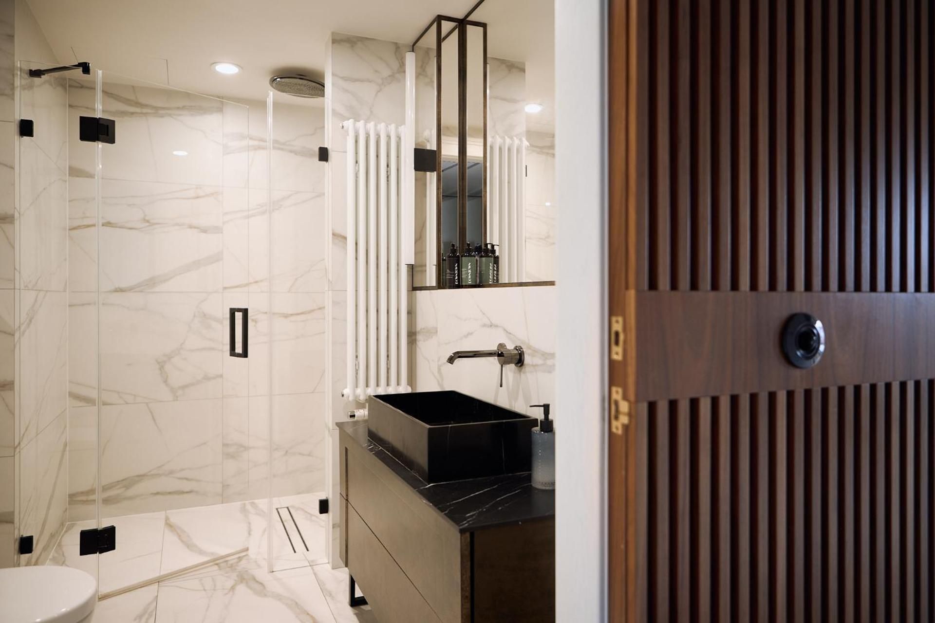 Two-Bedroom Deluxe Apartment with Balcony