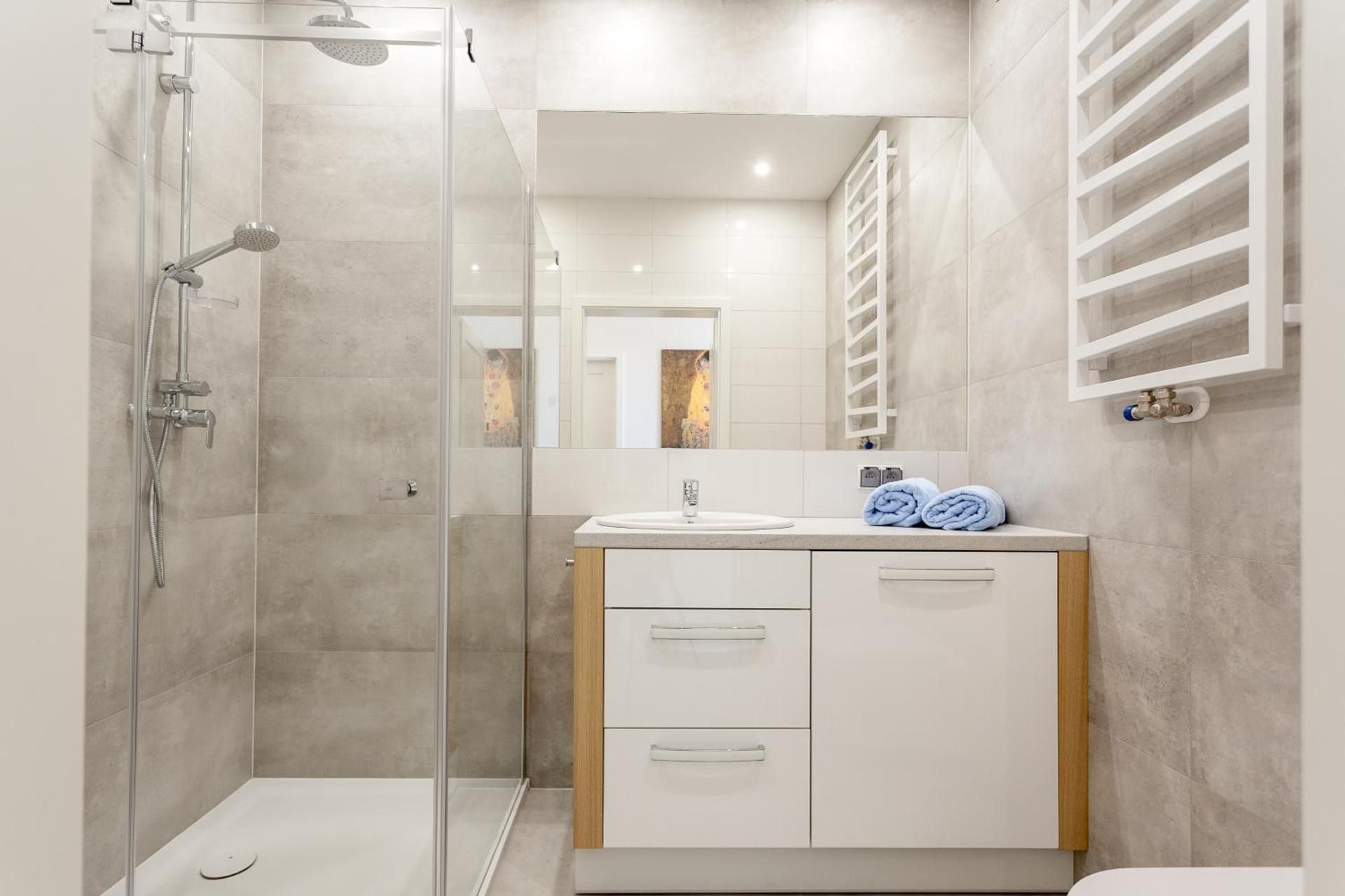 Deluxe Two-Bedroom Apartment with swimming pool access