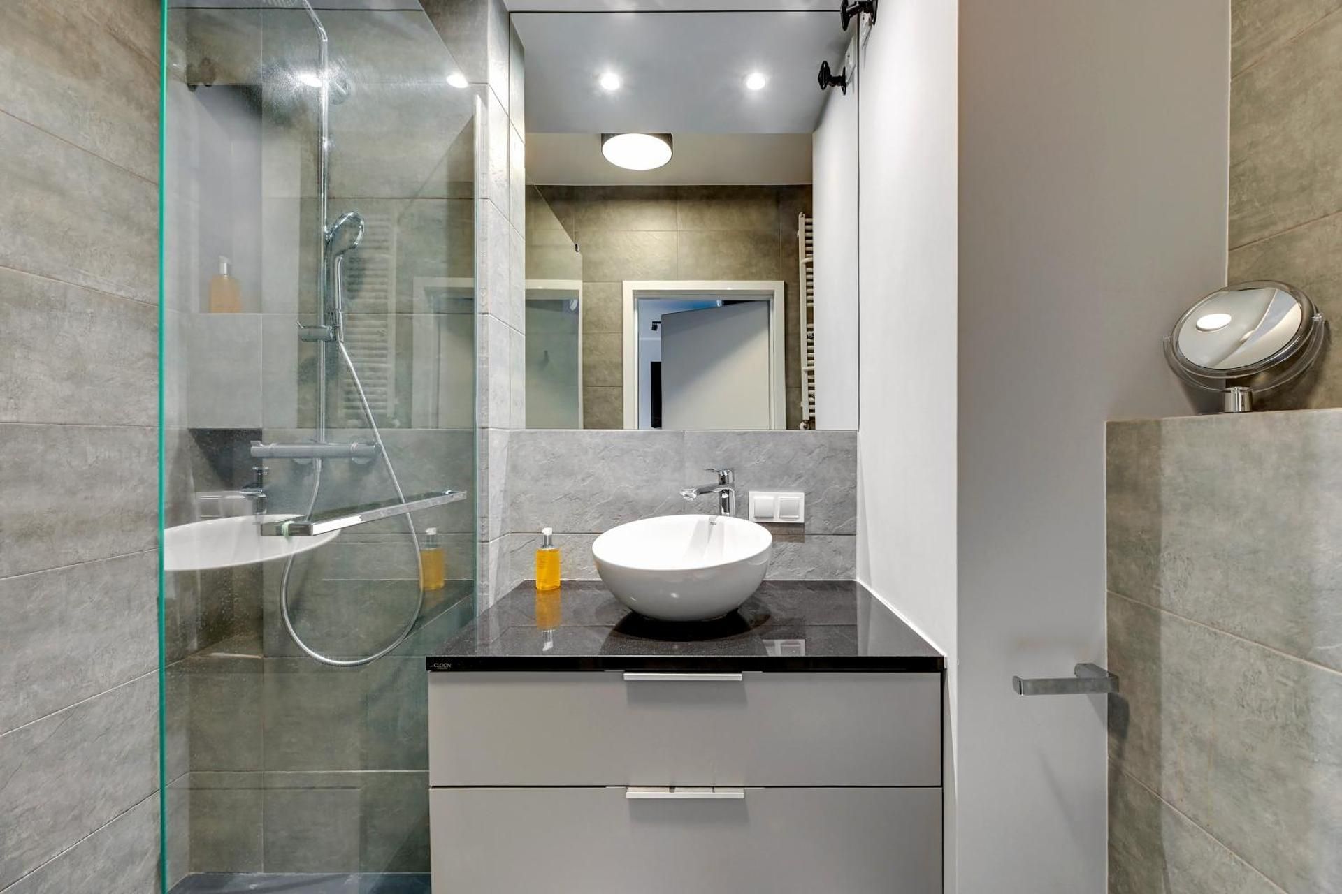 One-Bedroom Apartment with Balcony and swimming pool access