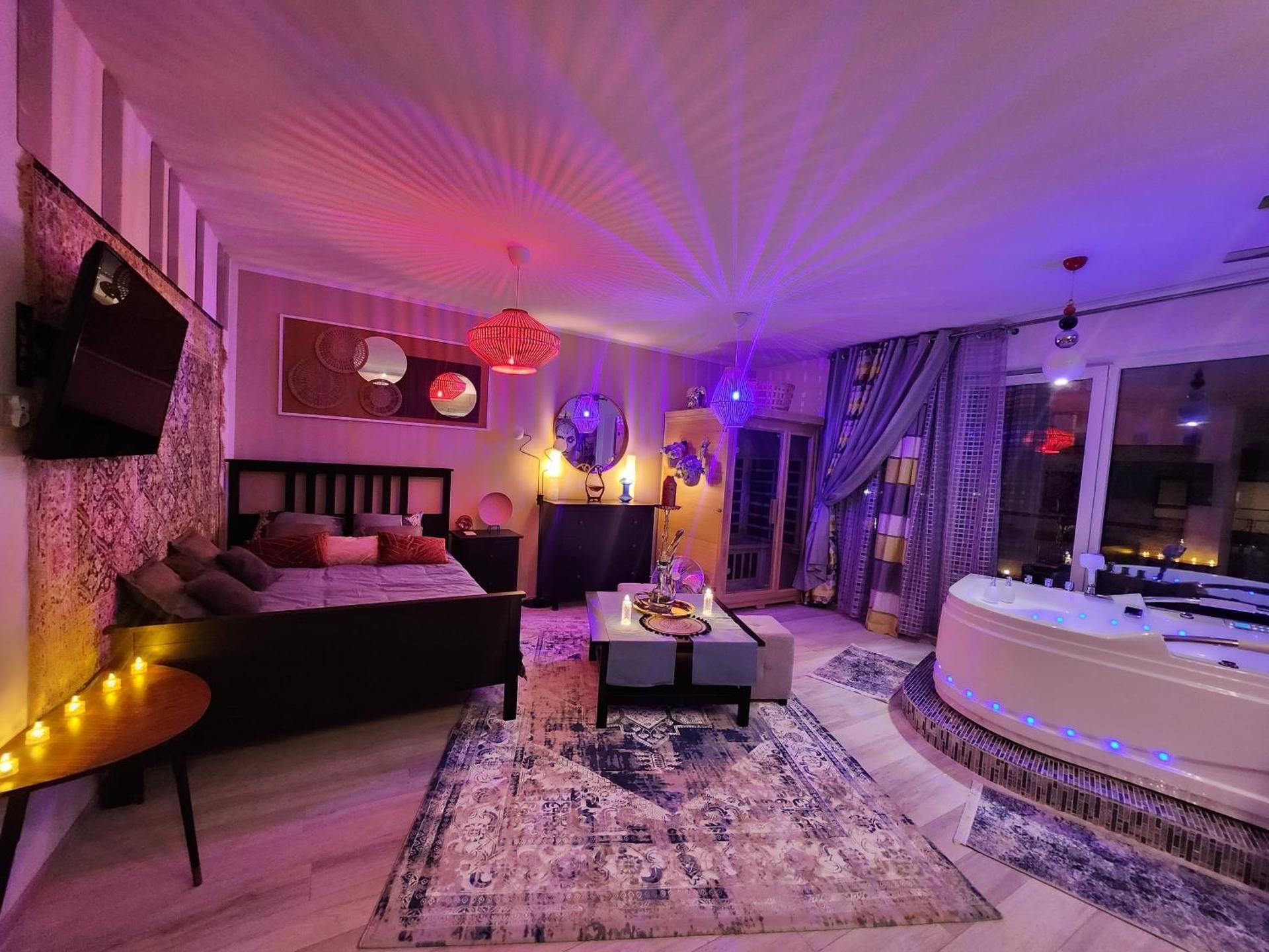 GDANSK CHMIELNA PRESTIGE HOME SPA apartments with luxury JACUZZI and SAUNA! Selected apartments also Queen Room with Spa Bath