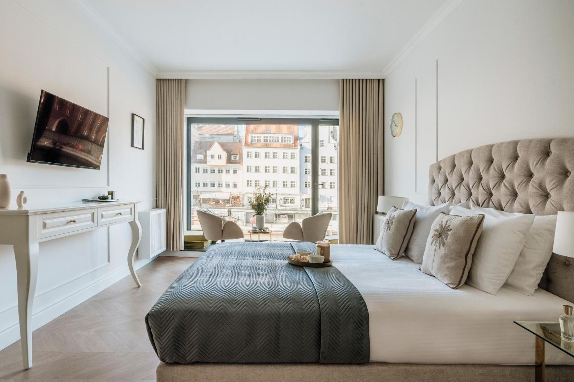 Deluxe One-Bedroom Apartment with City View