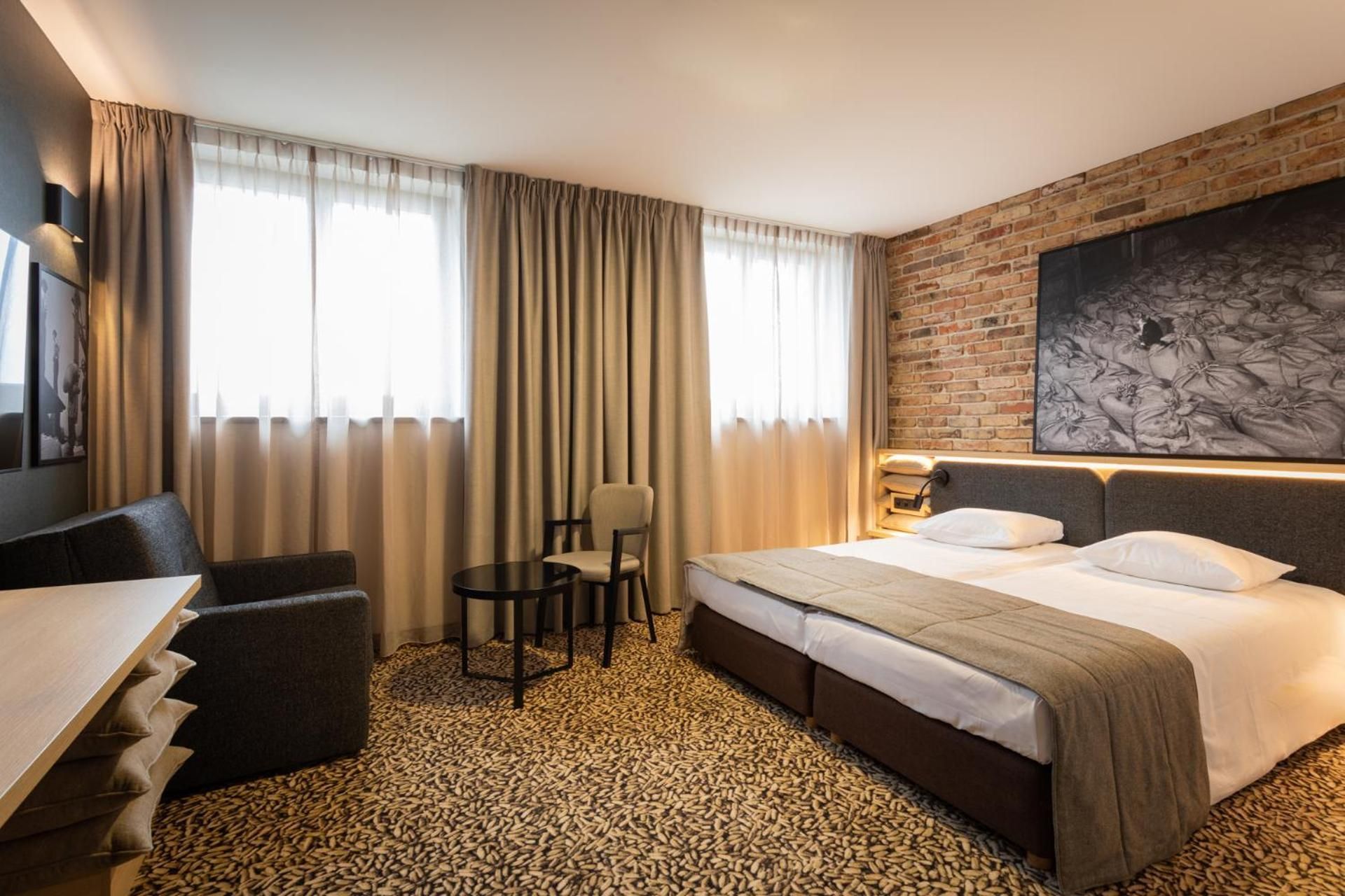 Premium River Side Room