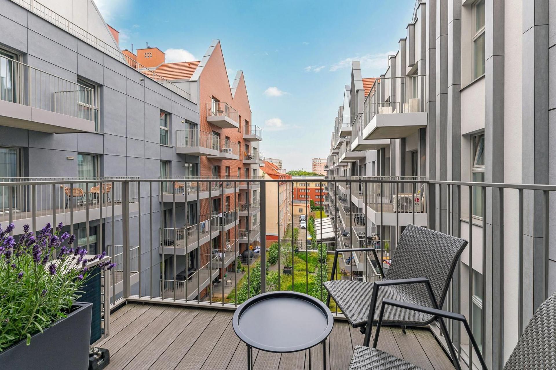 DELUXE APARTMENT