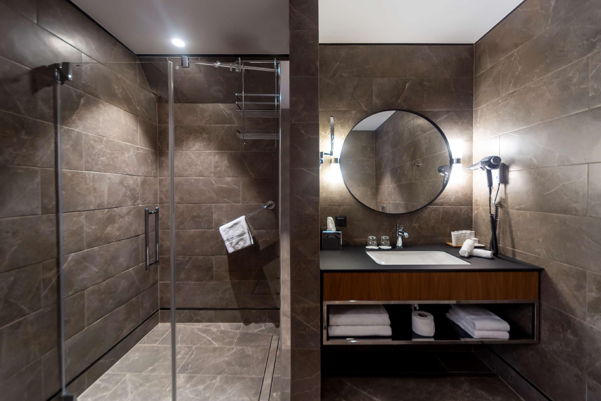 Suite - River View & Spa Access