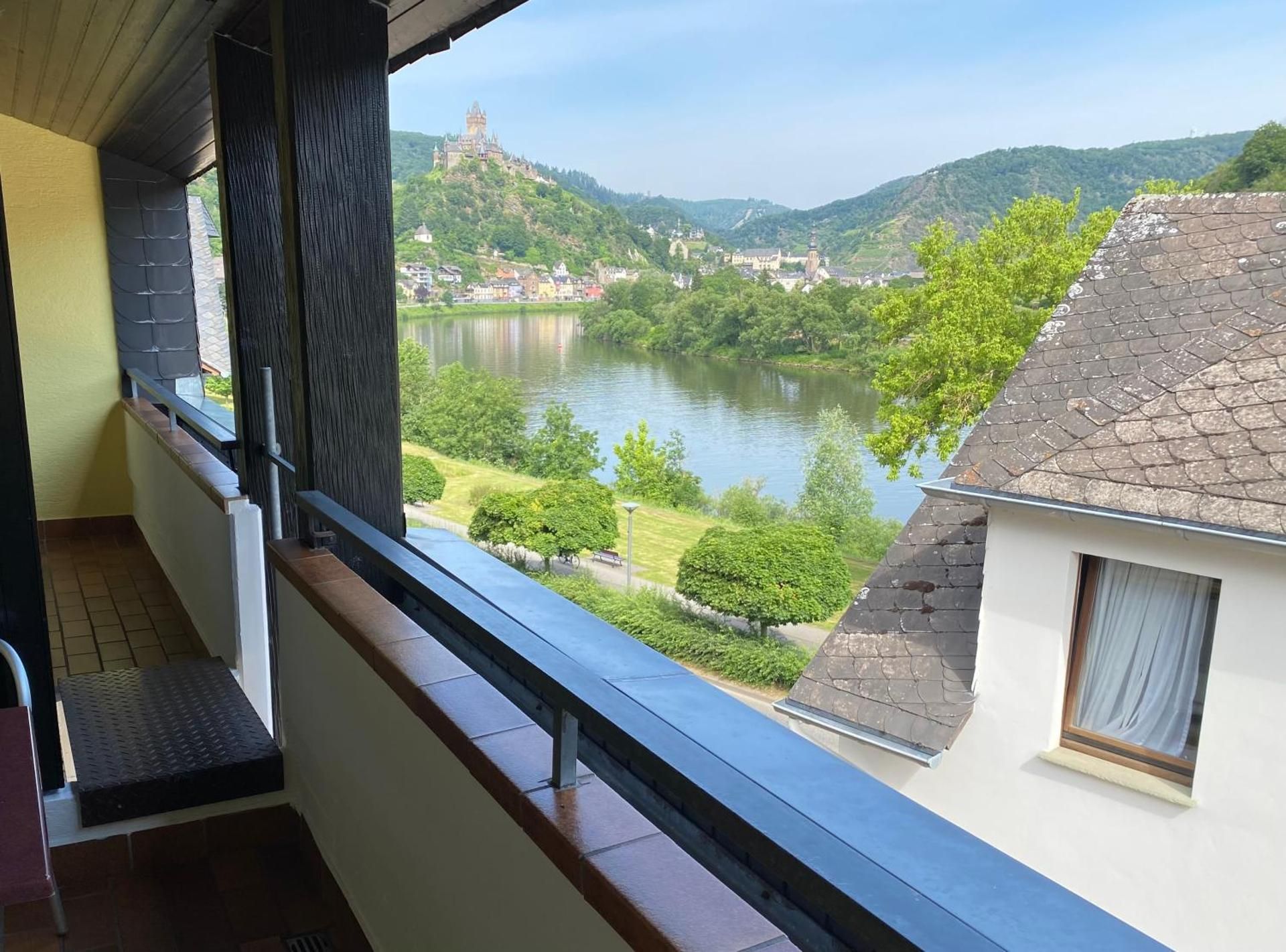 Double Room with Balcony and Partial Mosel and Castle View