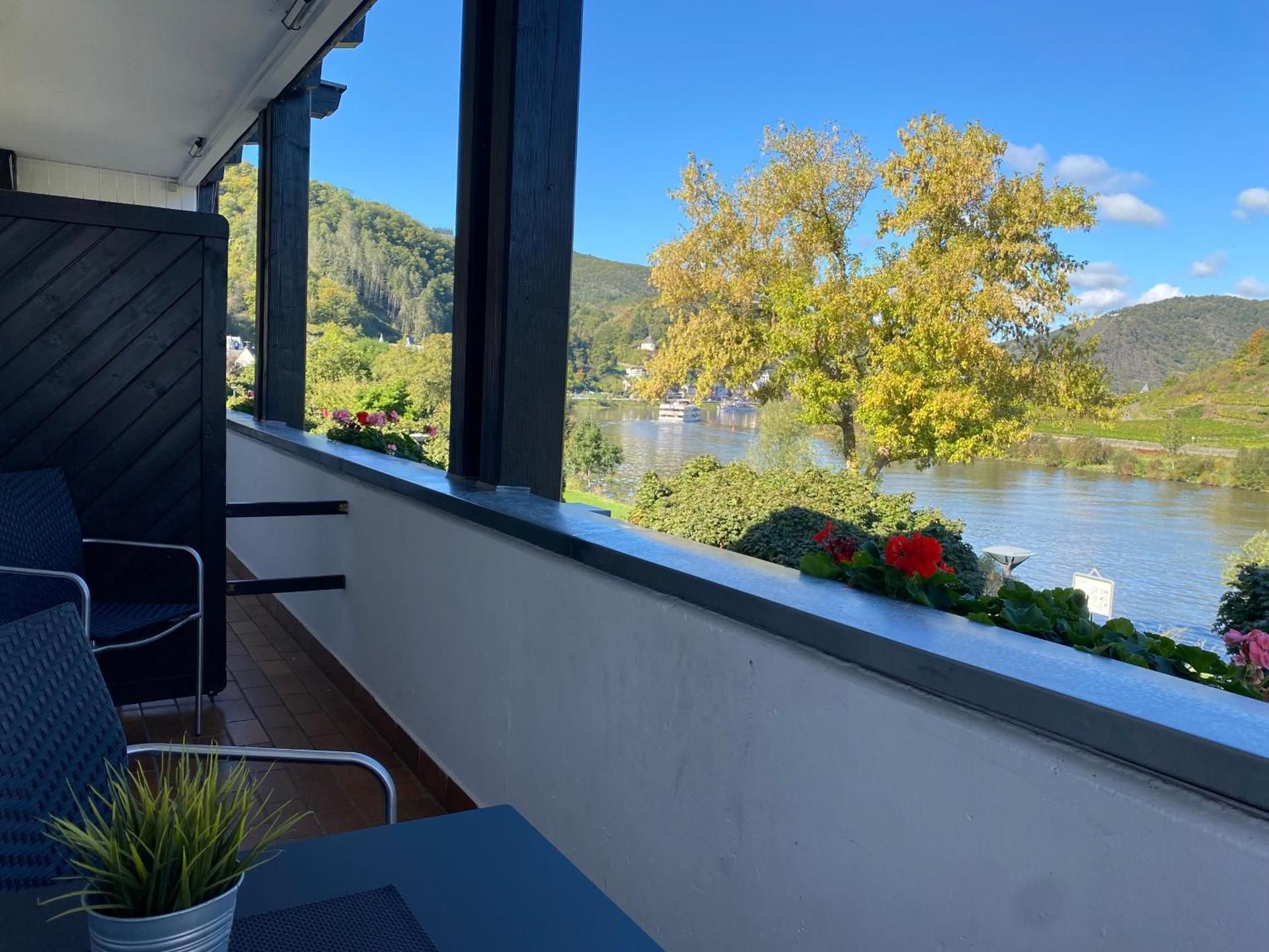 Quadruple Room with Balcony Mosel and Castle View