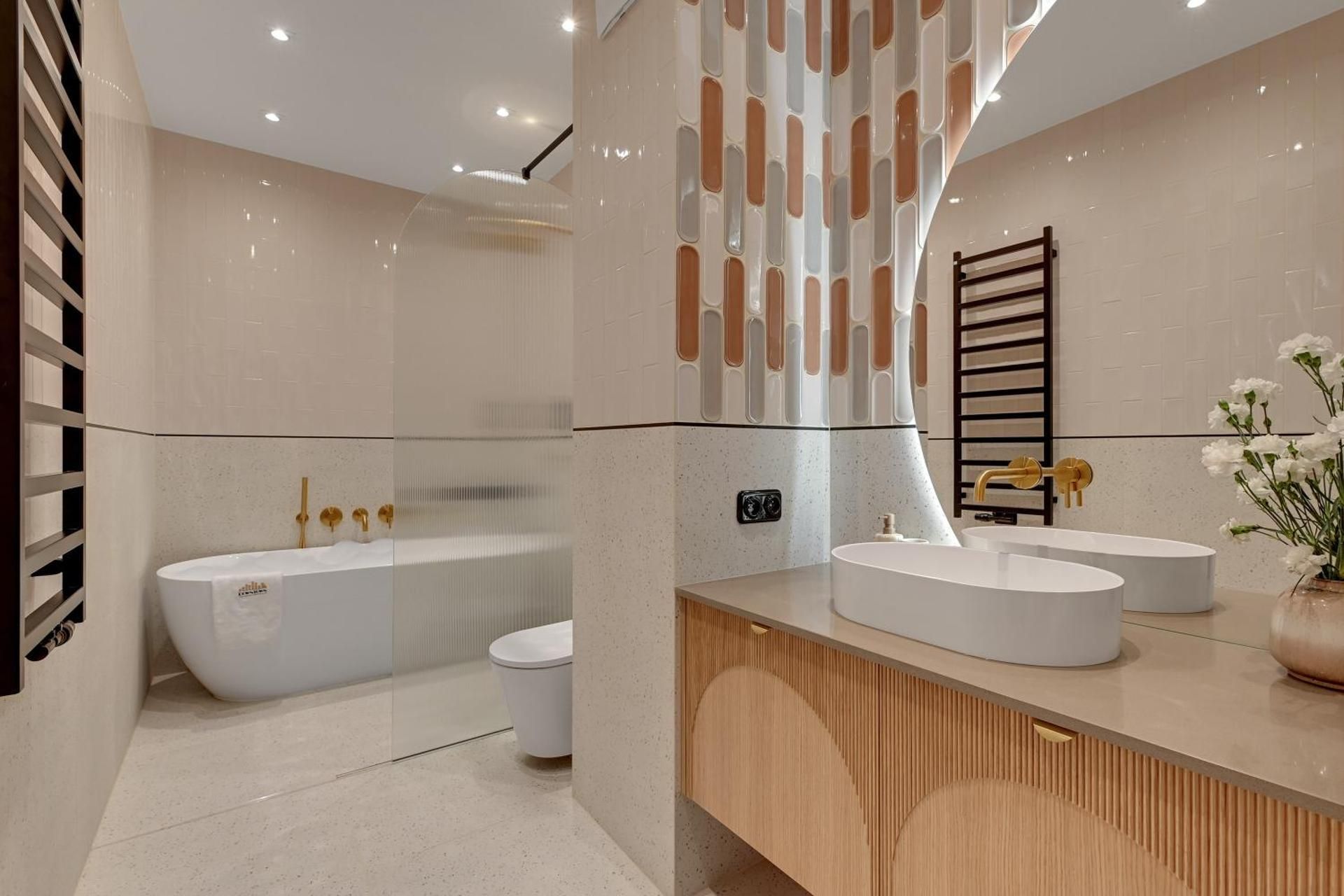 Two-Bedroom Deluxe Apartment with Balcony