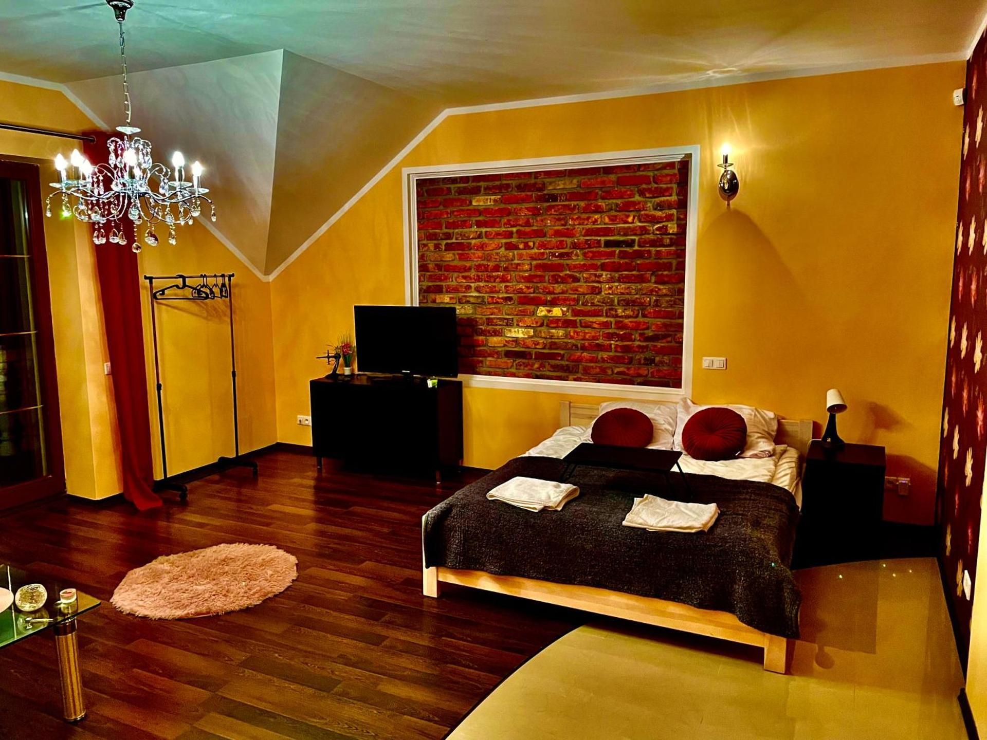 Studio with Spa Bath