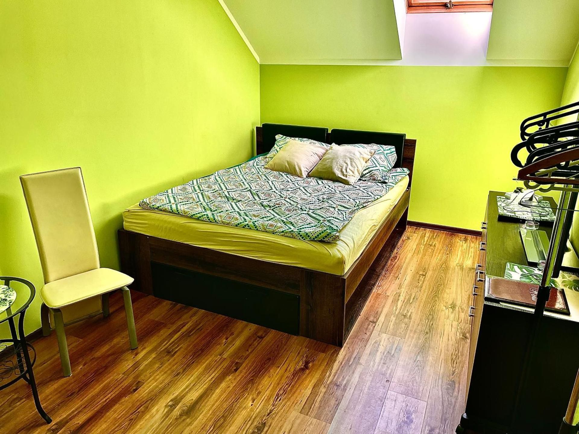 Standard Queen Room