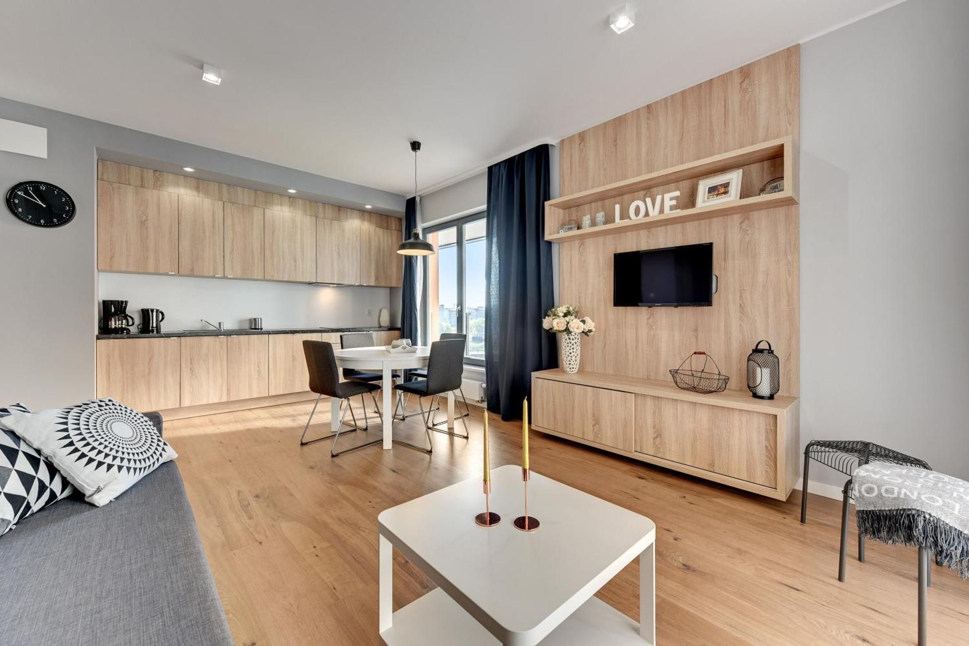 Deluxe Two-Bedroom Apartment with Balcony and River view (6 Adults) - 4, Stara Stocznia Street