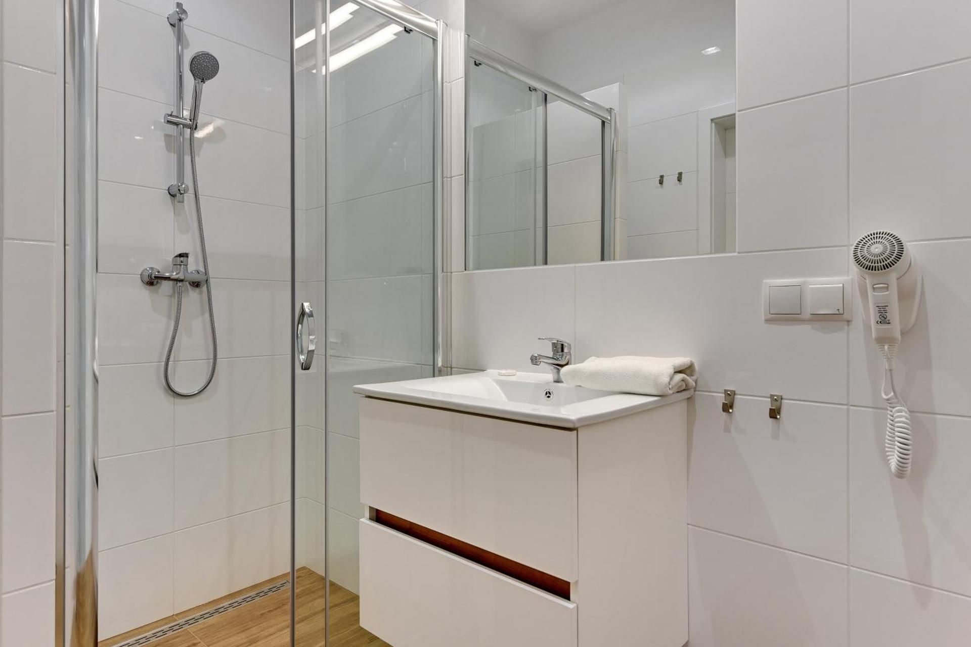 Deluxe Two-Bedroom Apartment with Balcony and River view (6 Adults) - 4, Stara Stocznia Street