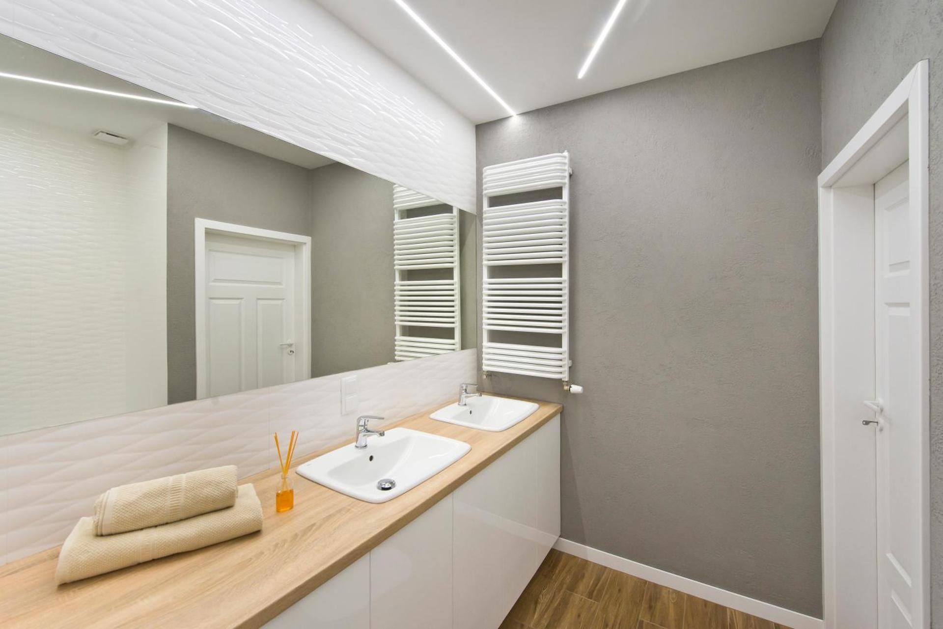 One-Bedroom Apartment 70