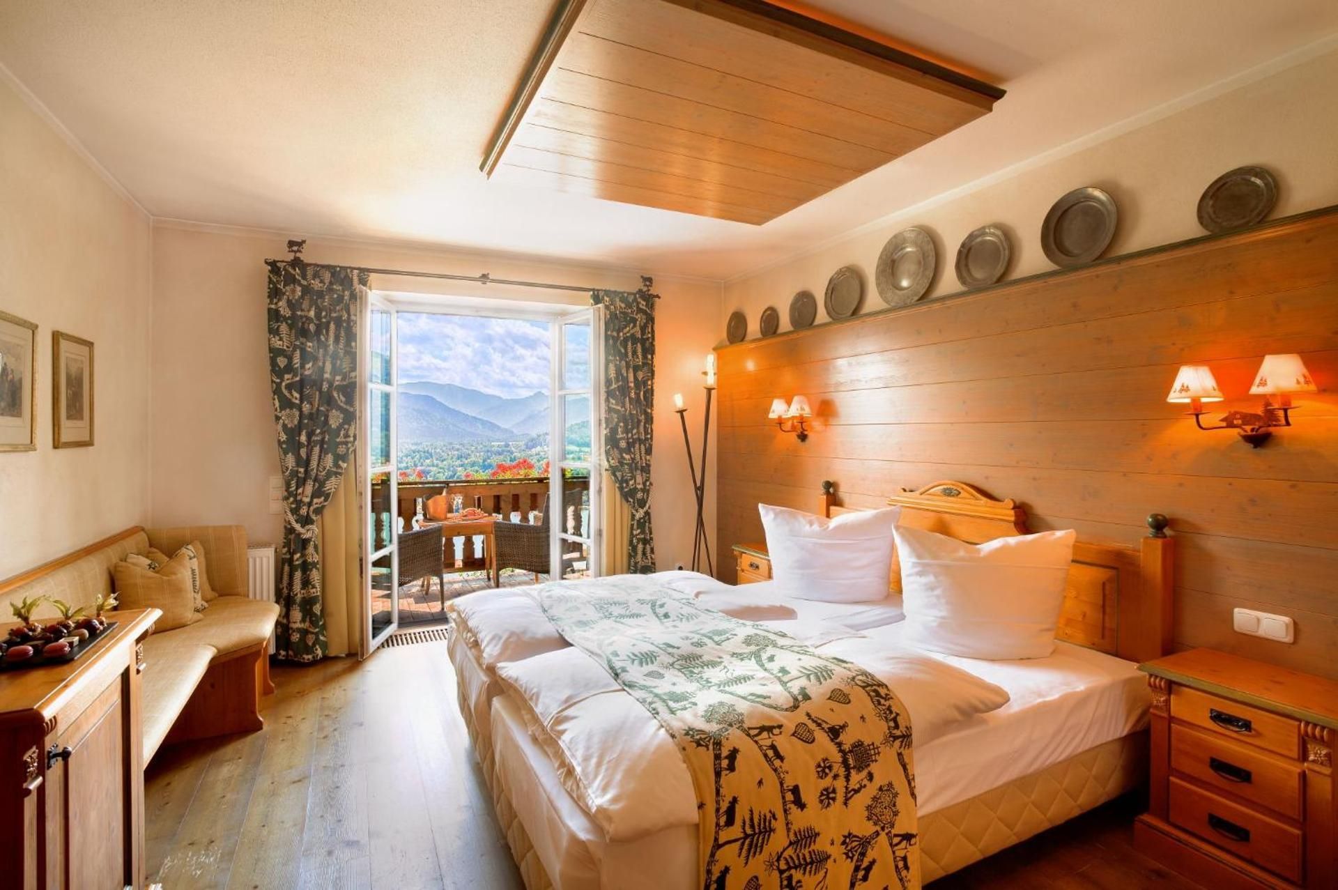 Double Room with Lake View and Balcony