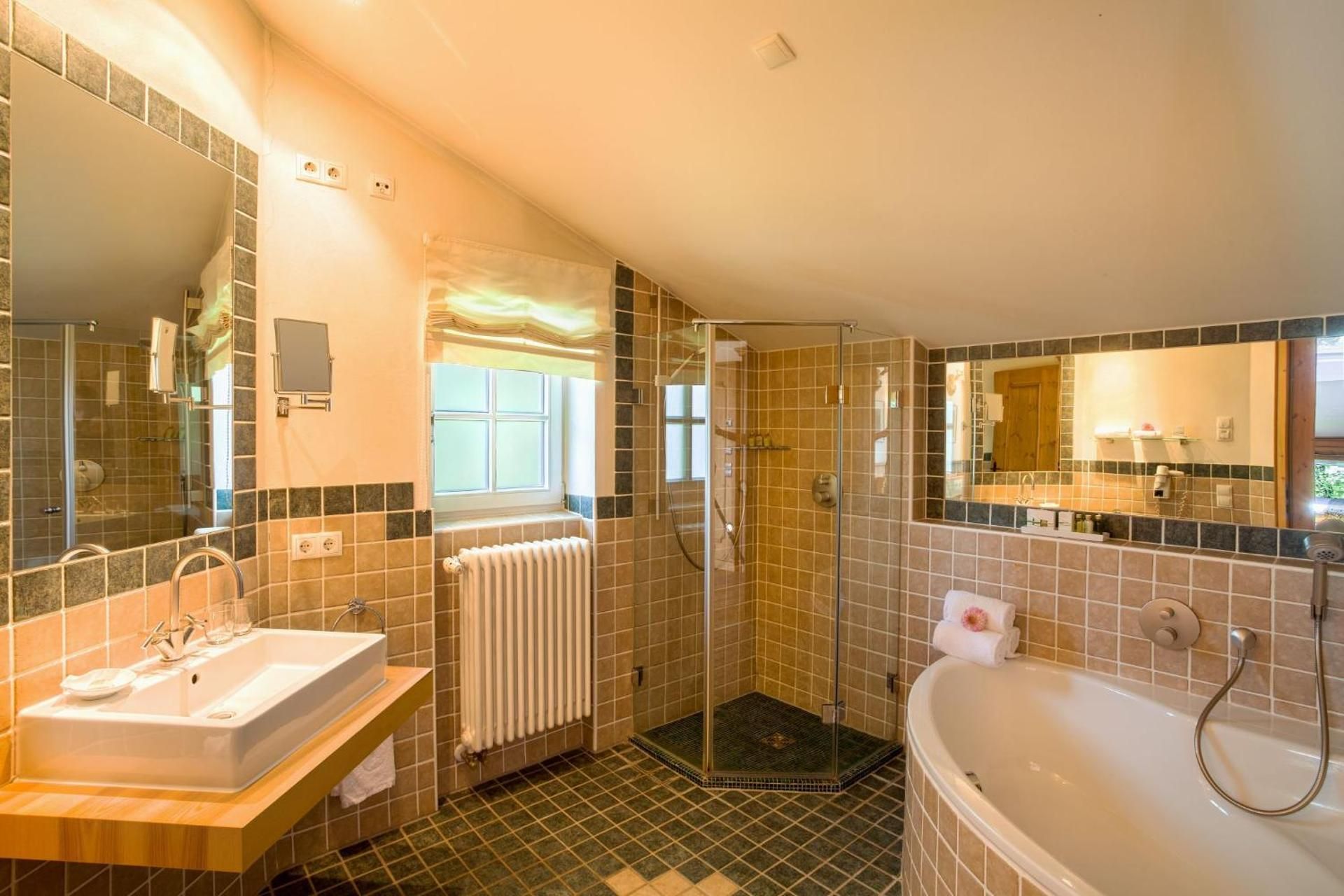 Junior Suite with Lake View