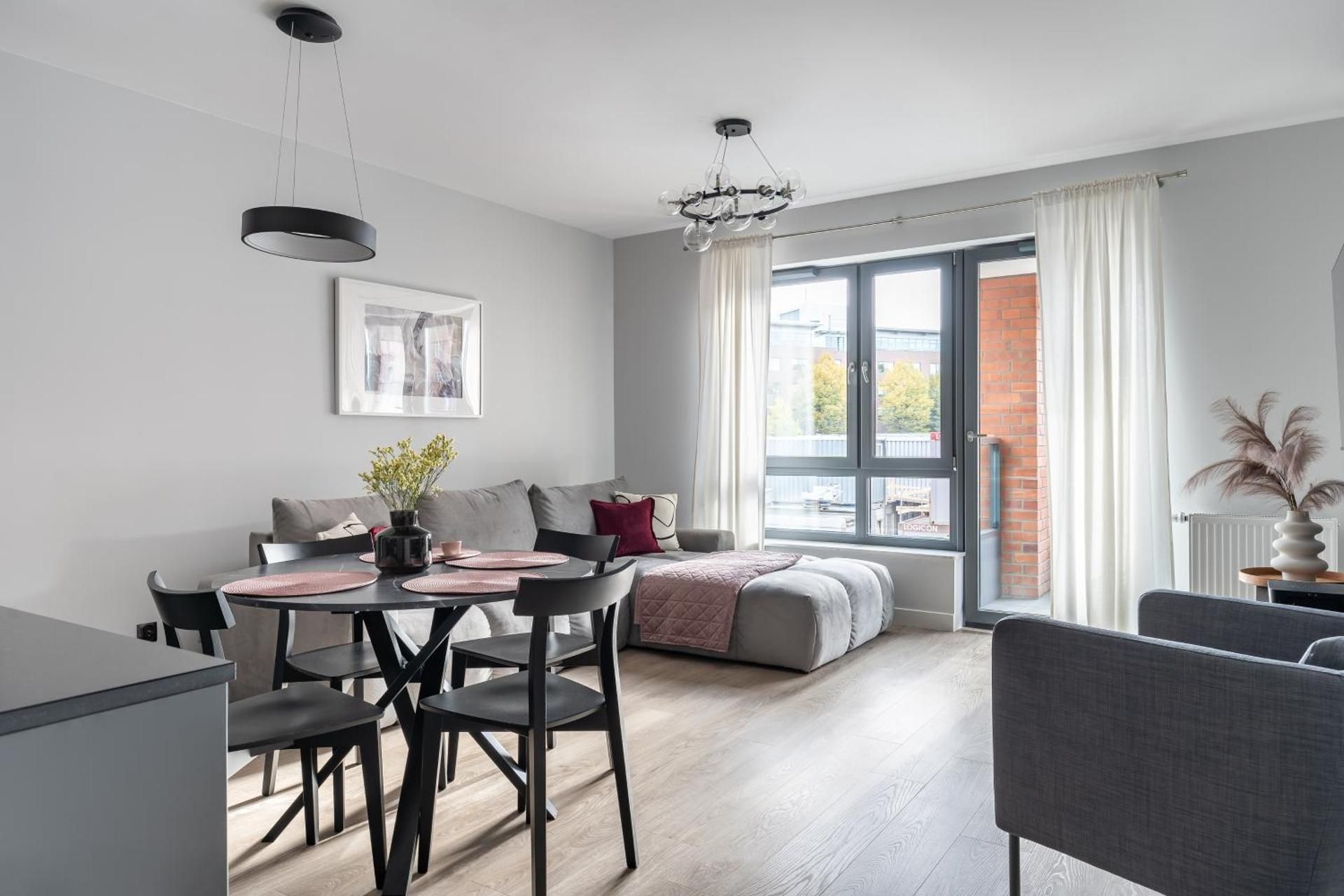 One-Bedroom Apartment with Balcony