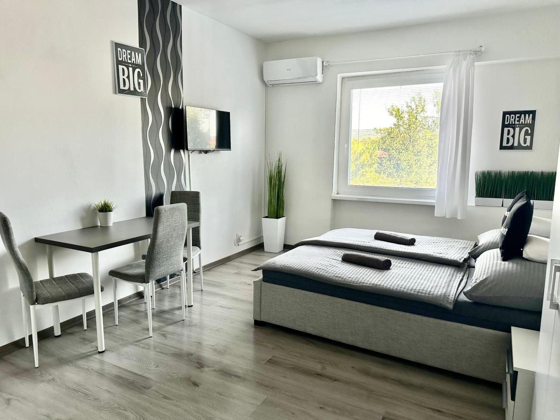 Apartment with Garden View