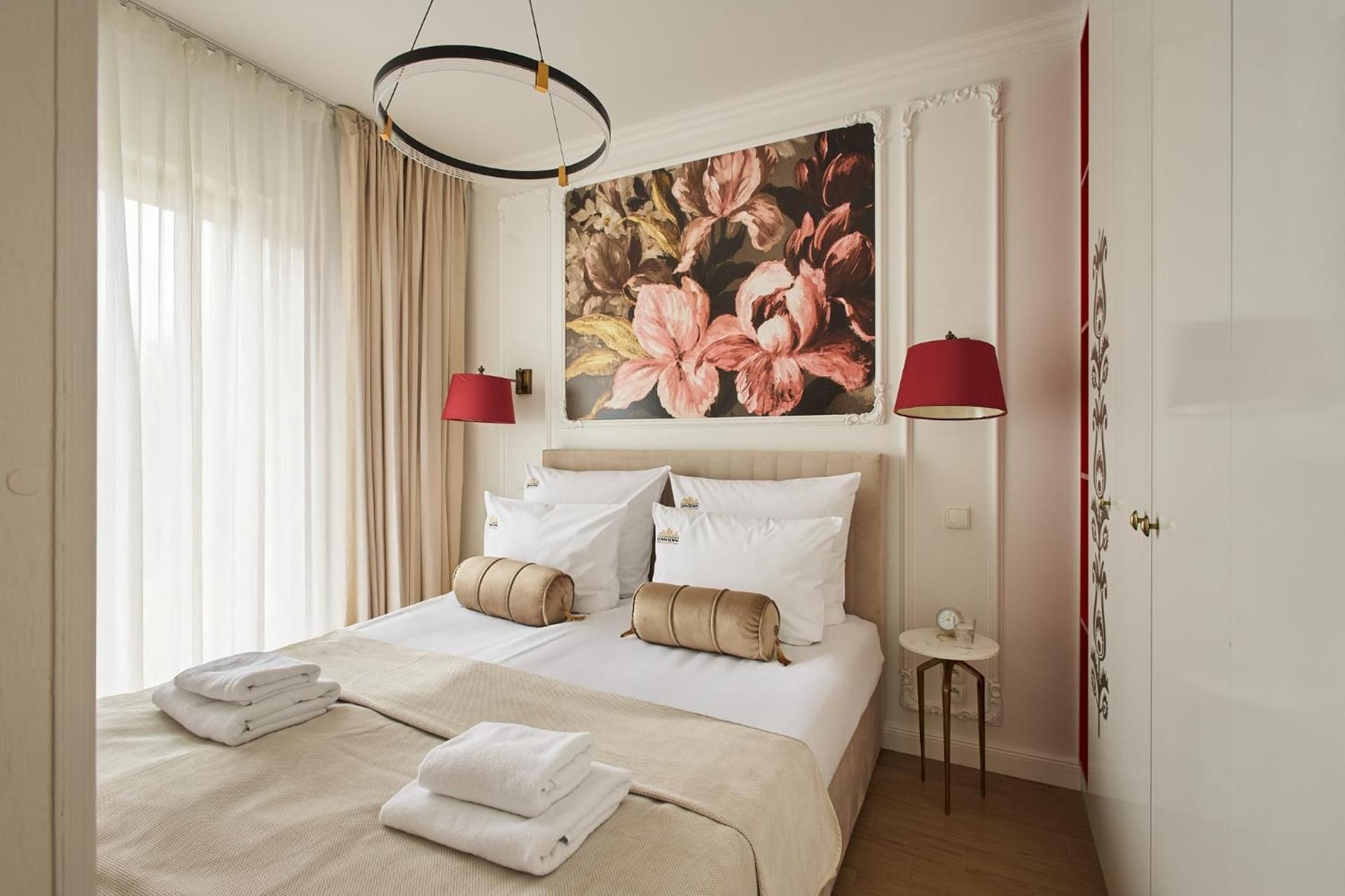One-Bedroom Apartment with Balcony