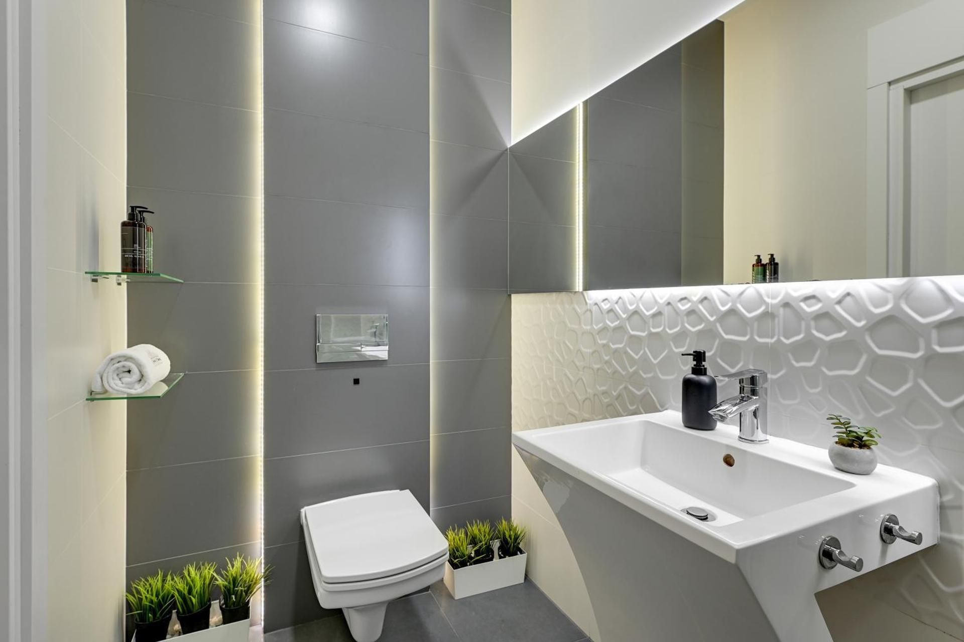 Two-Bedroom Deluxe Apartment with Balcony