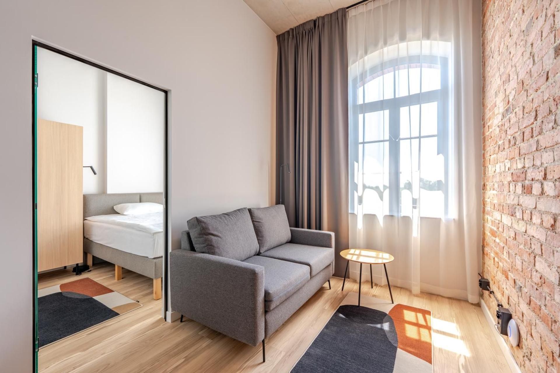 Spacious Plus retro studio