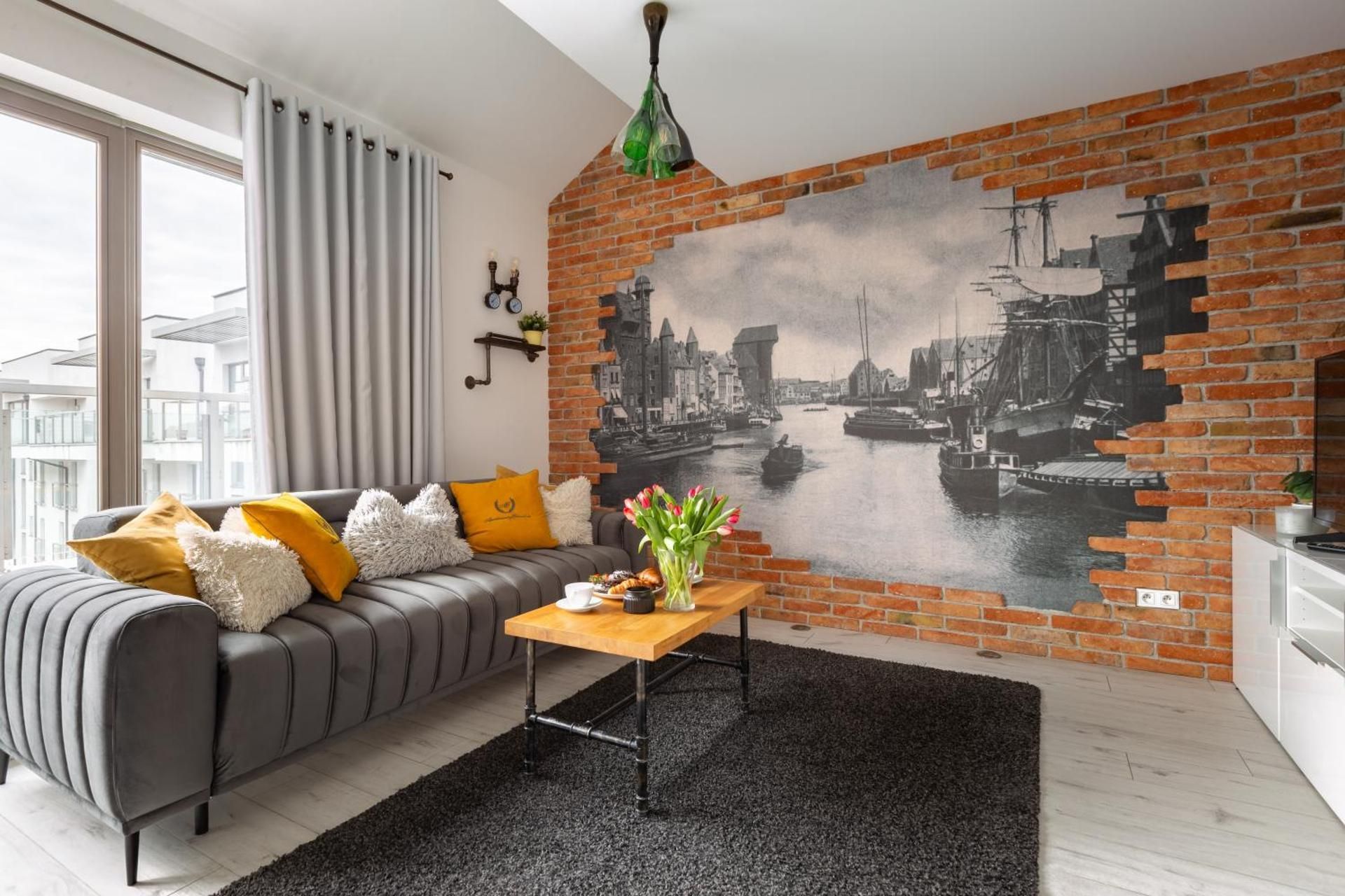 One-Bedroom Apartment with Terrace