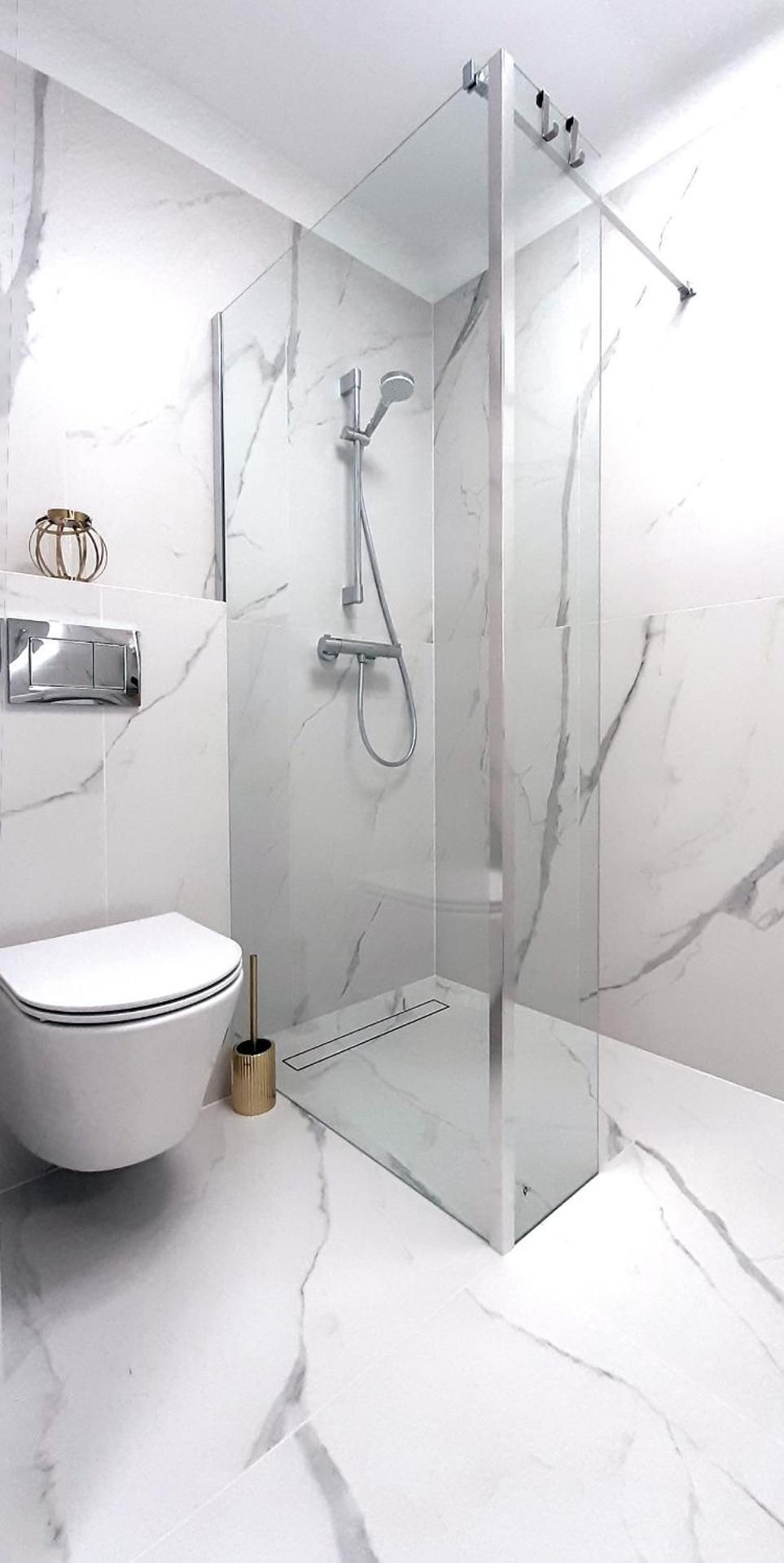 Deluxe One-Bedroom Apartment