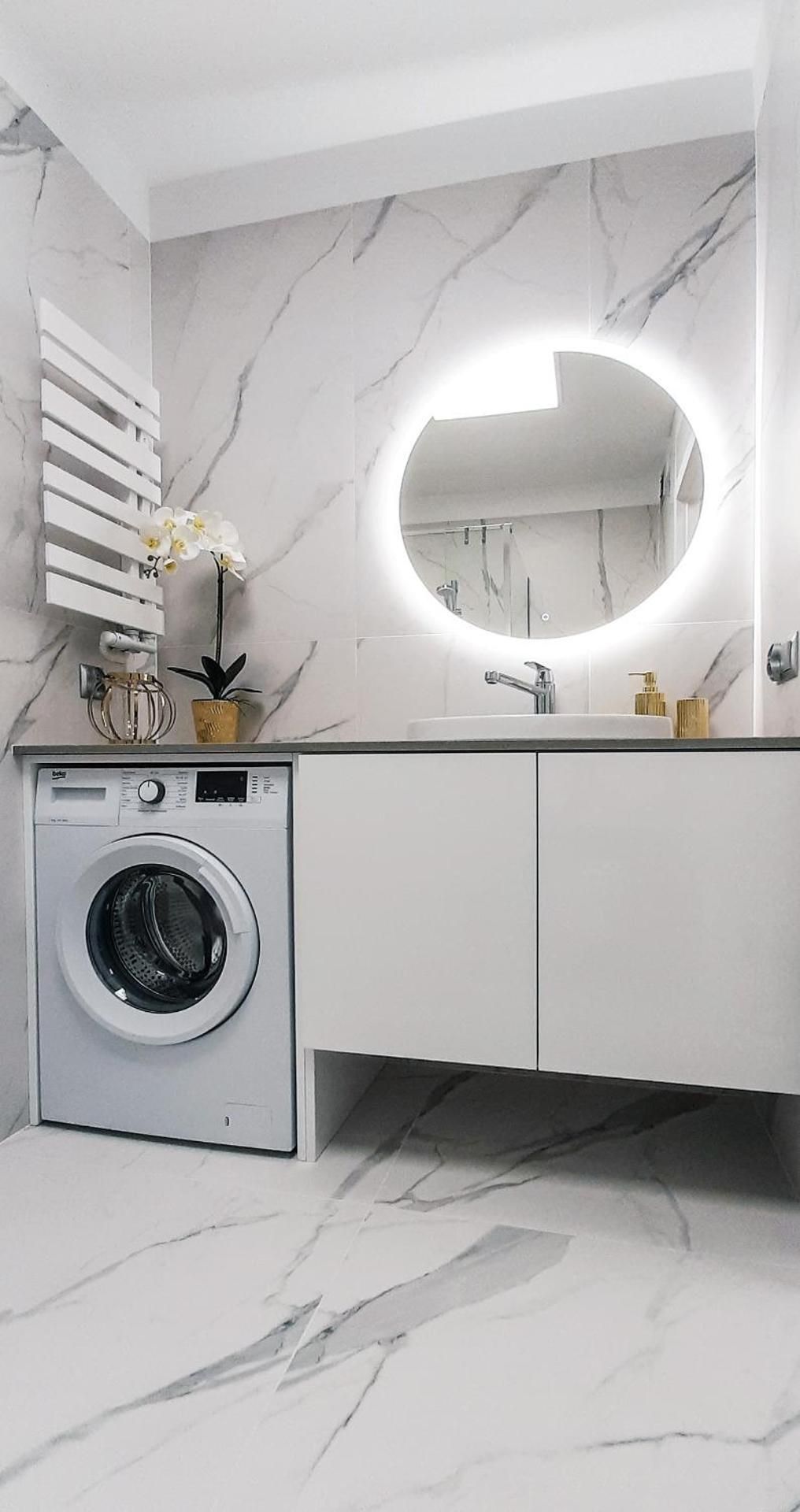 Deluxe One-Bedroom Apartment