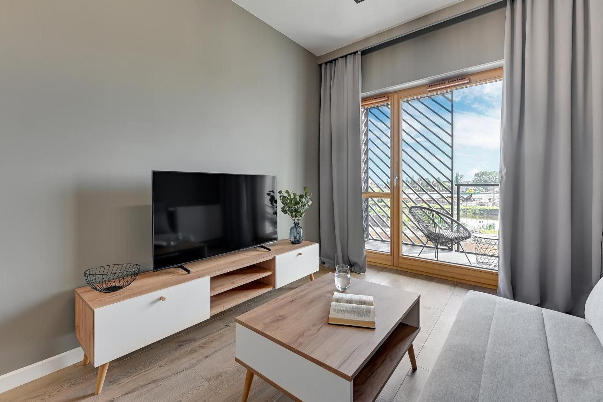 Deluxe One-Bedroom Apartment
