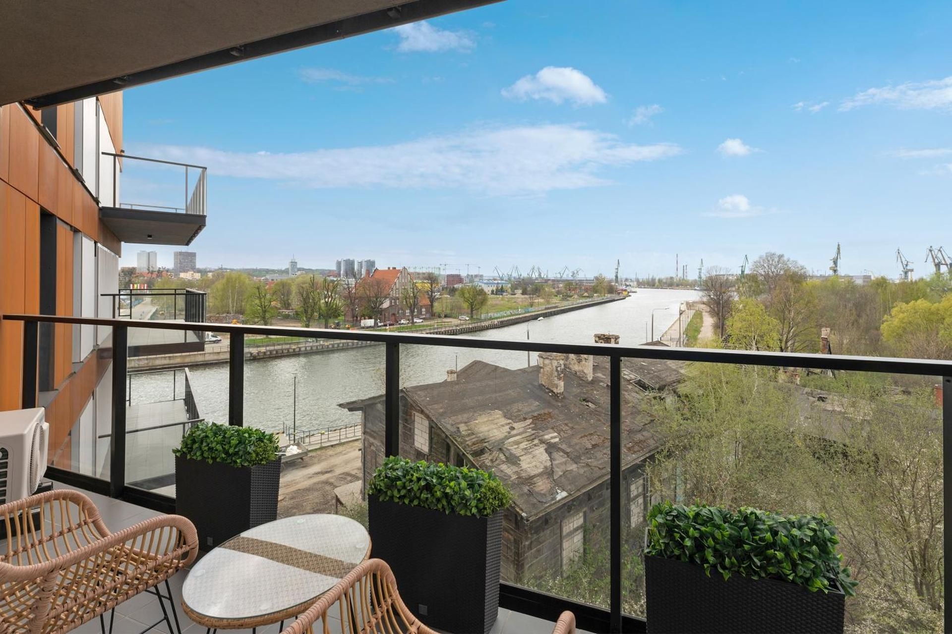 Deluxe Apartment with Balcony
