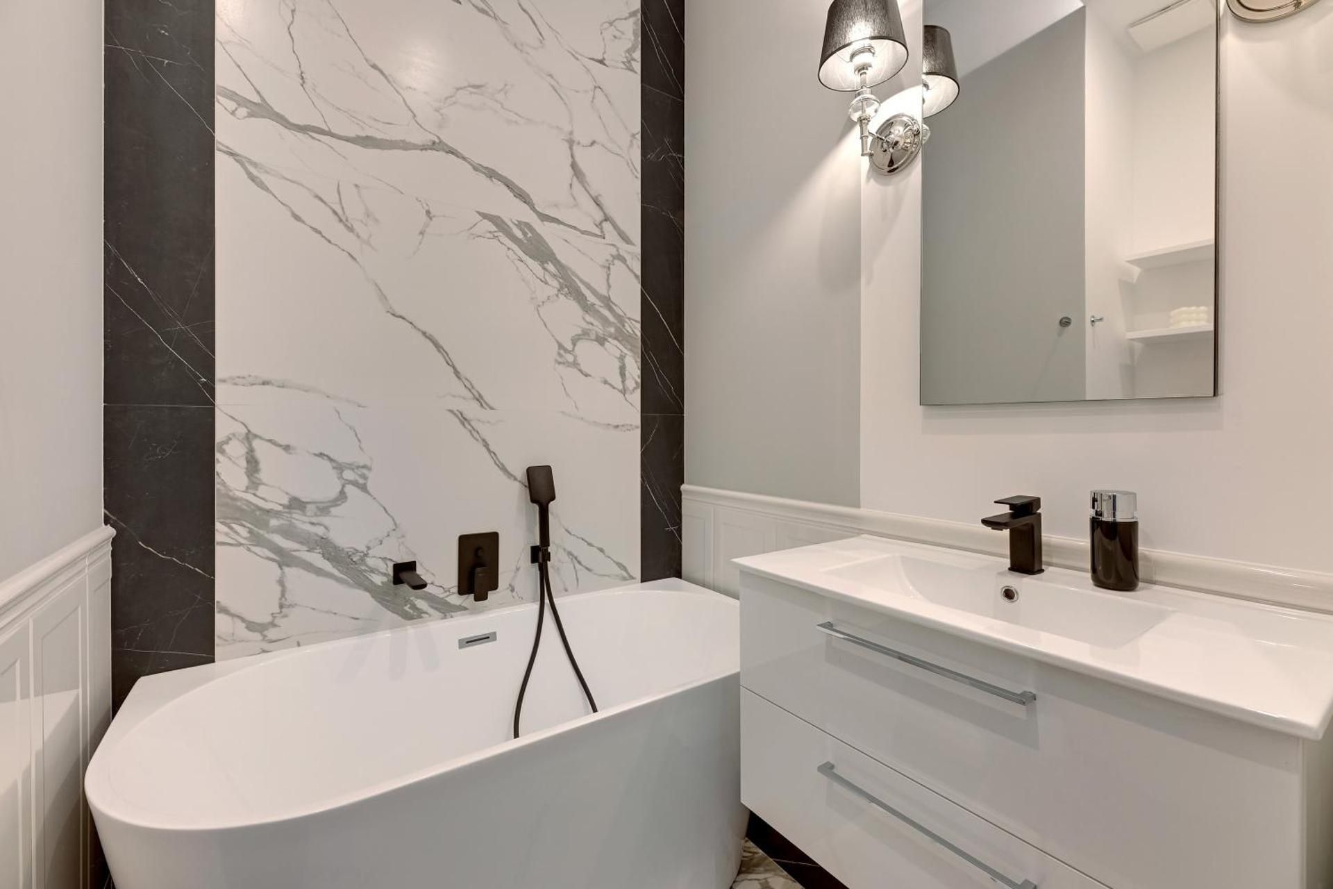 Deluxe Studio Apartment