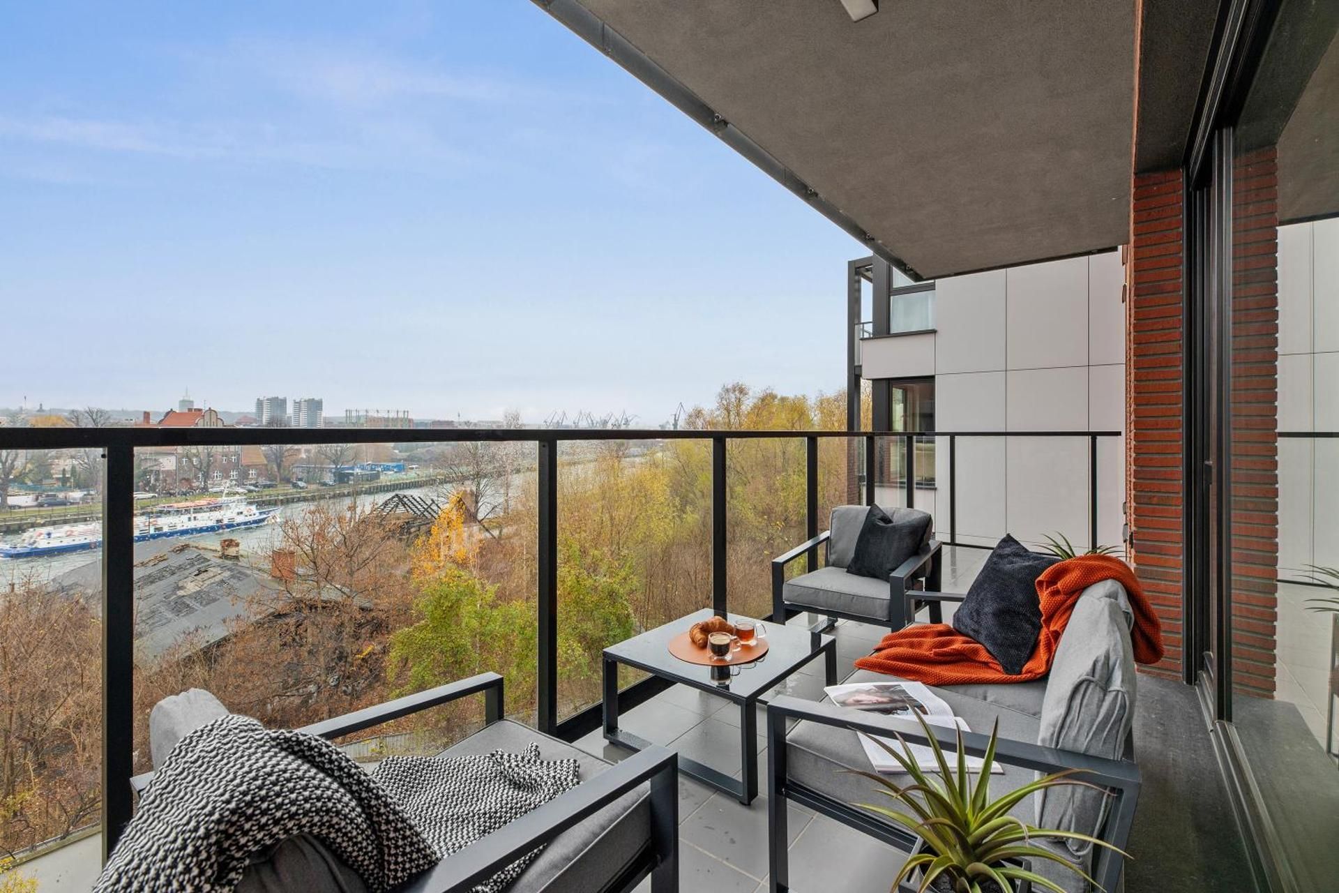 Two-Bedroom Deluxe Apartment with Balcony