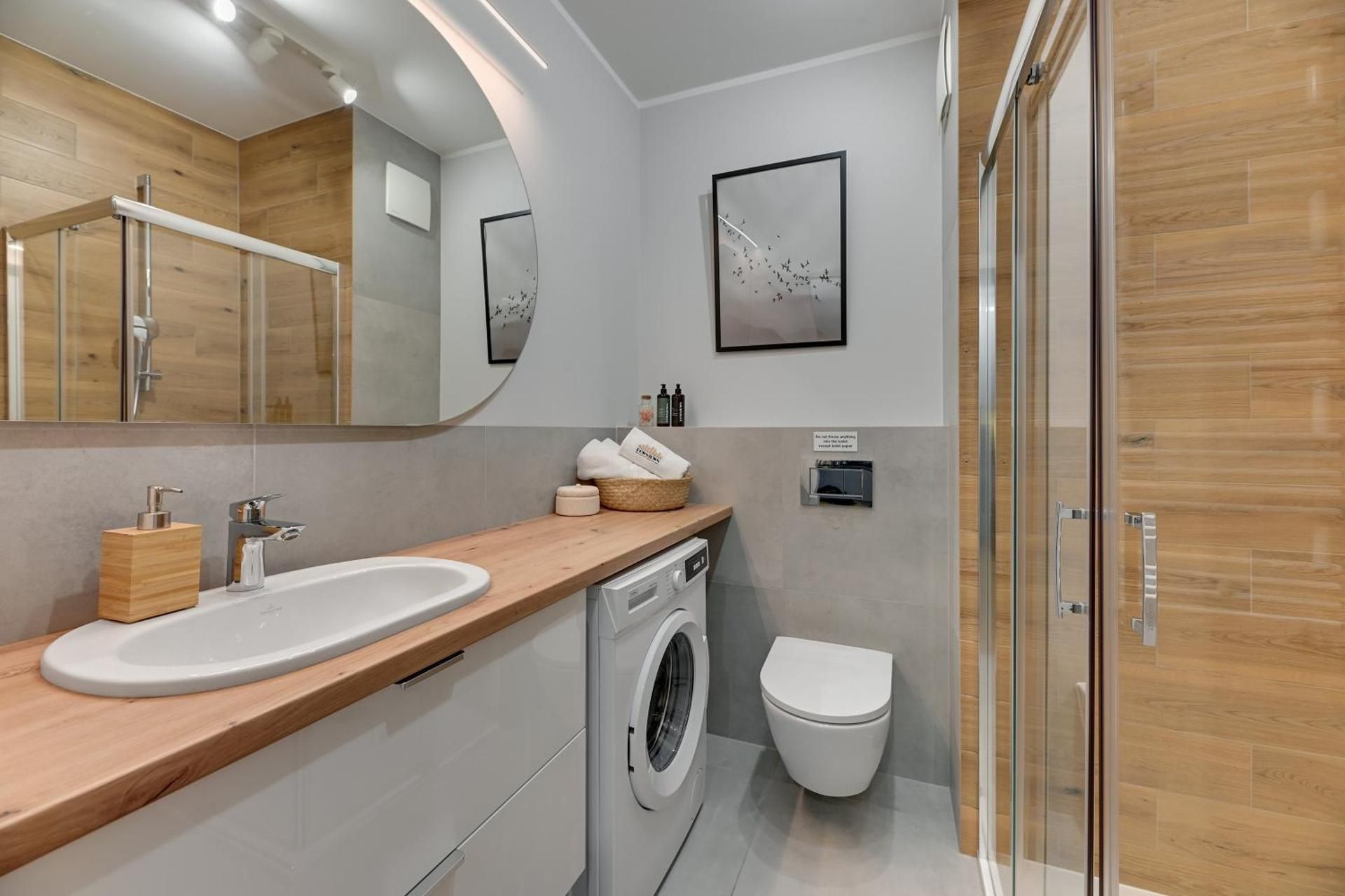 One-Bedroom Deluxe Apartment